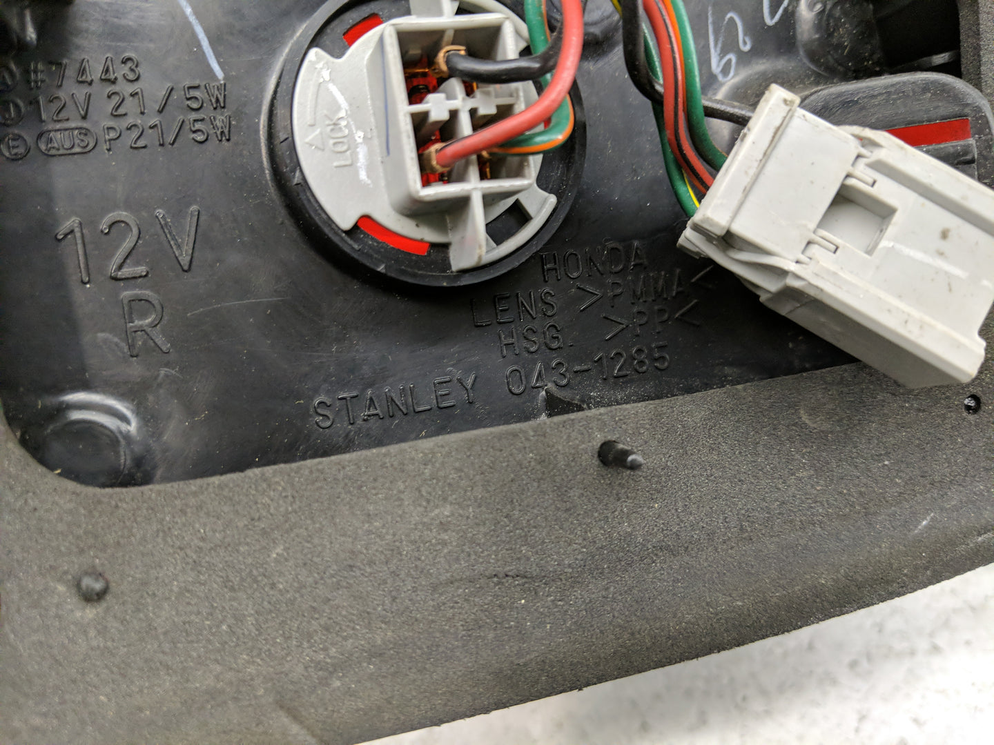 1996-1997 Honda Accord Tail Light Assembly Passenger Right OEM P/N:043-1285 Fits Fits 1996 1997 OEM Used Auto Parts - Oemuse