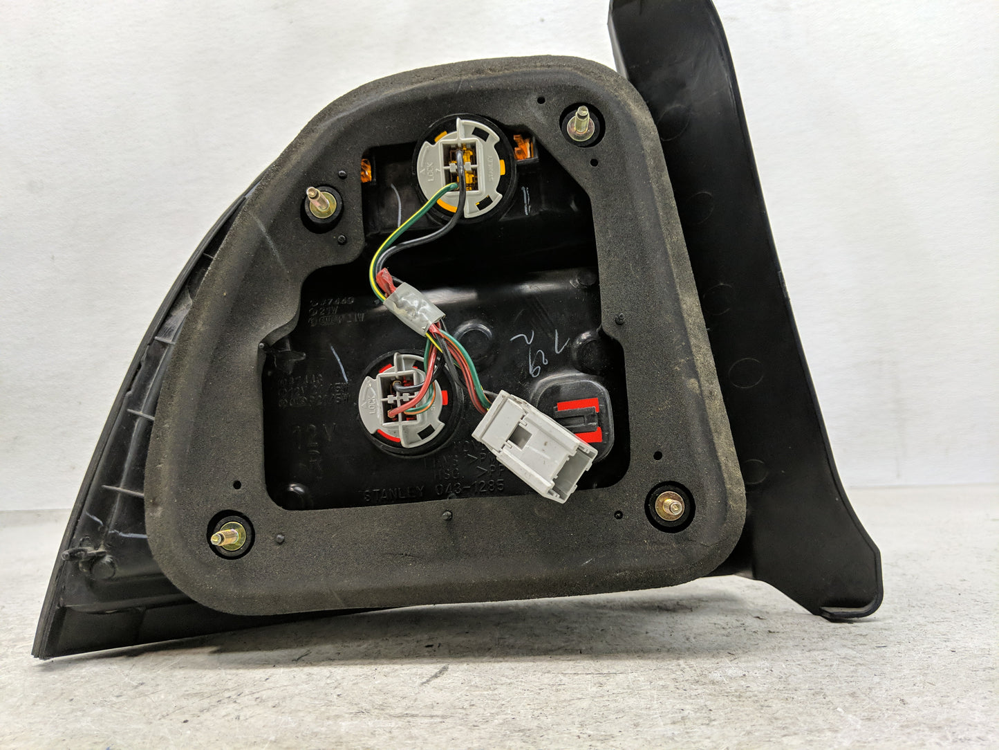 1996-1997 Honda Accord Tail Light Assembly Passenger Right OEM P/N:043-1285 Fits Fits 1996 1997 OEM Used Auto Parts - Oemuse