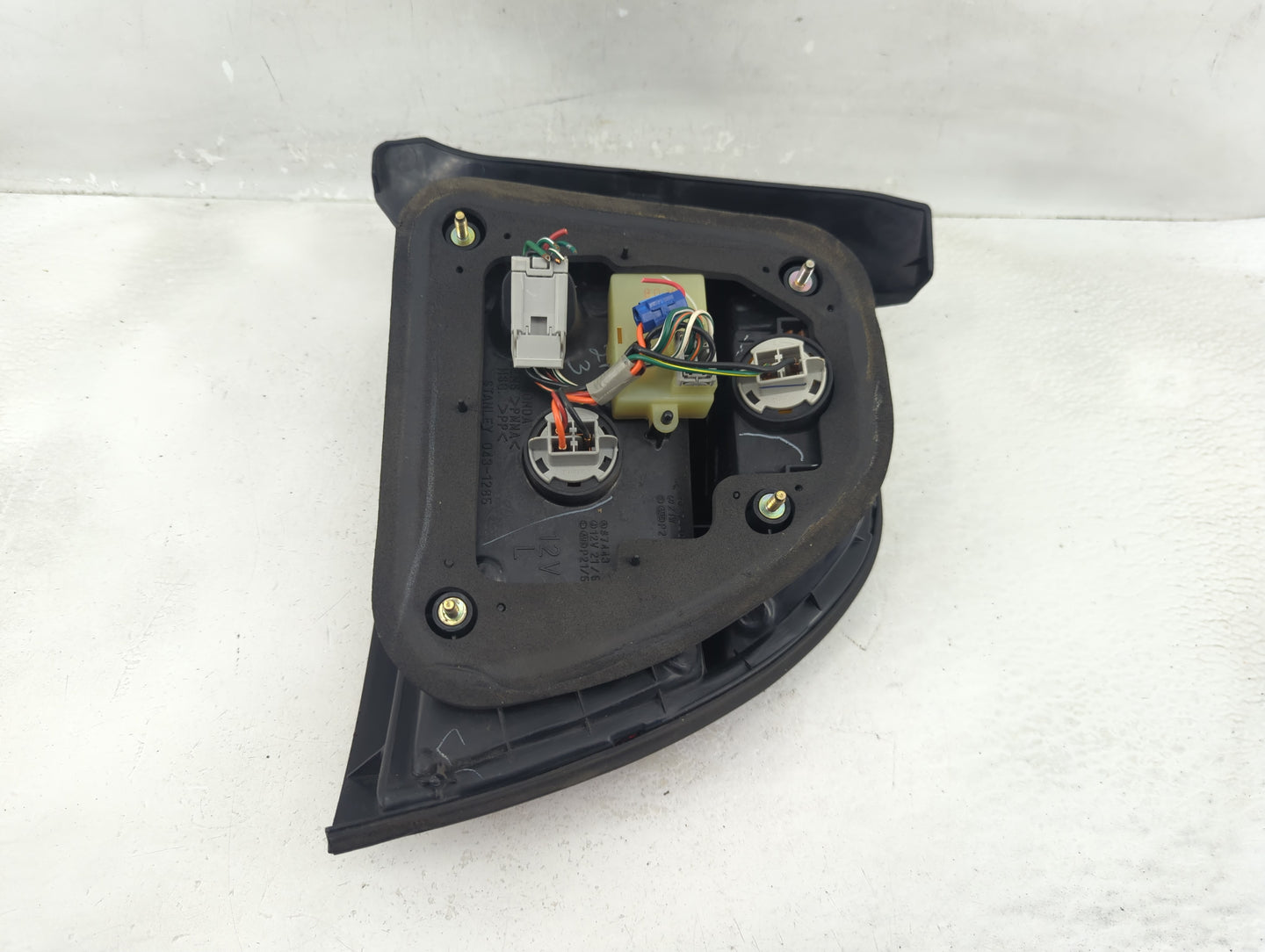 1996-1997 Honda Accord Tail Light Assembly Passenger Right OEM P/N:043-1285 Fits Fits 1996 1997 OEM Used Auto Parts - Oemuse