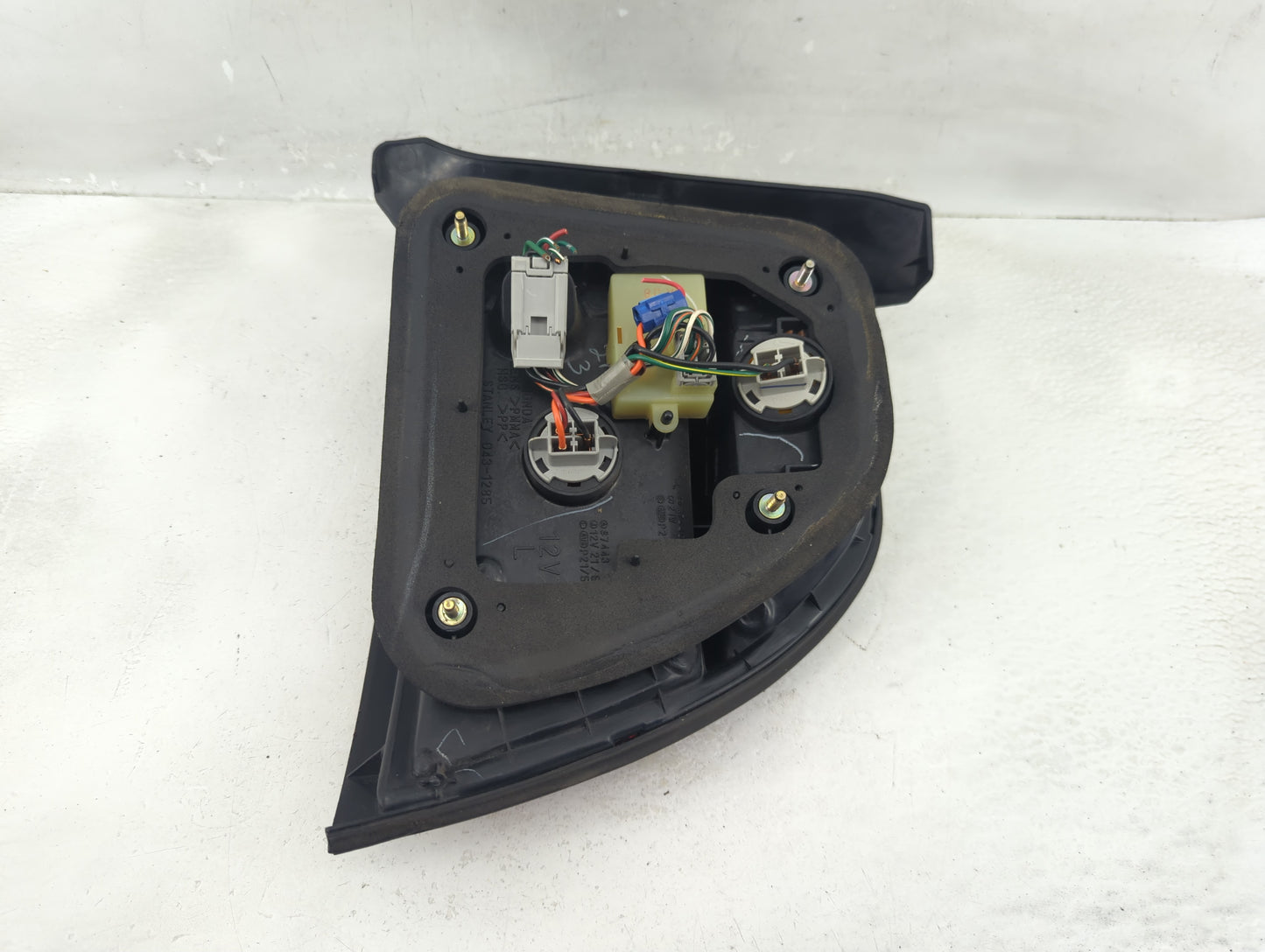 1996-1997 Honda Accord Tail Light Assembly Passenger Right OEM P/N:043-1285 Fits Fits 1996 1997 OEM Used Auto Parts - Oemuse
