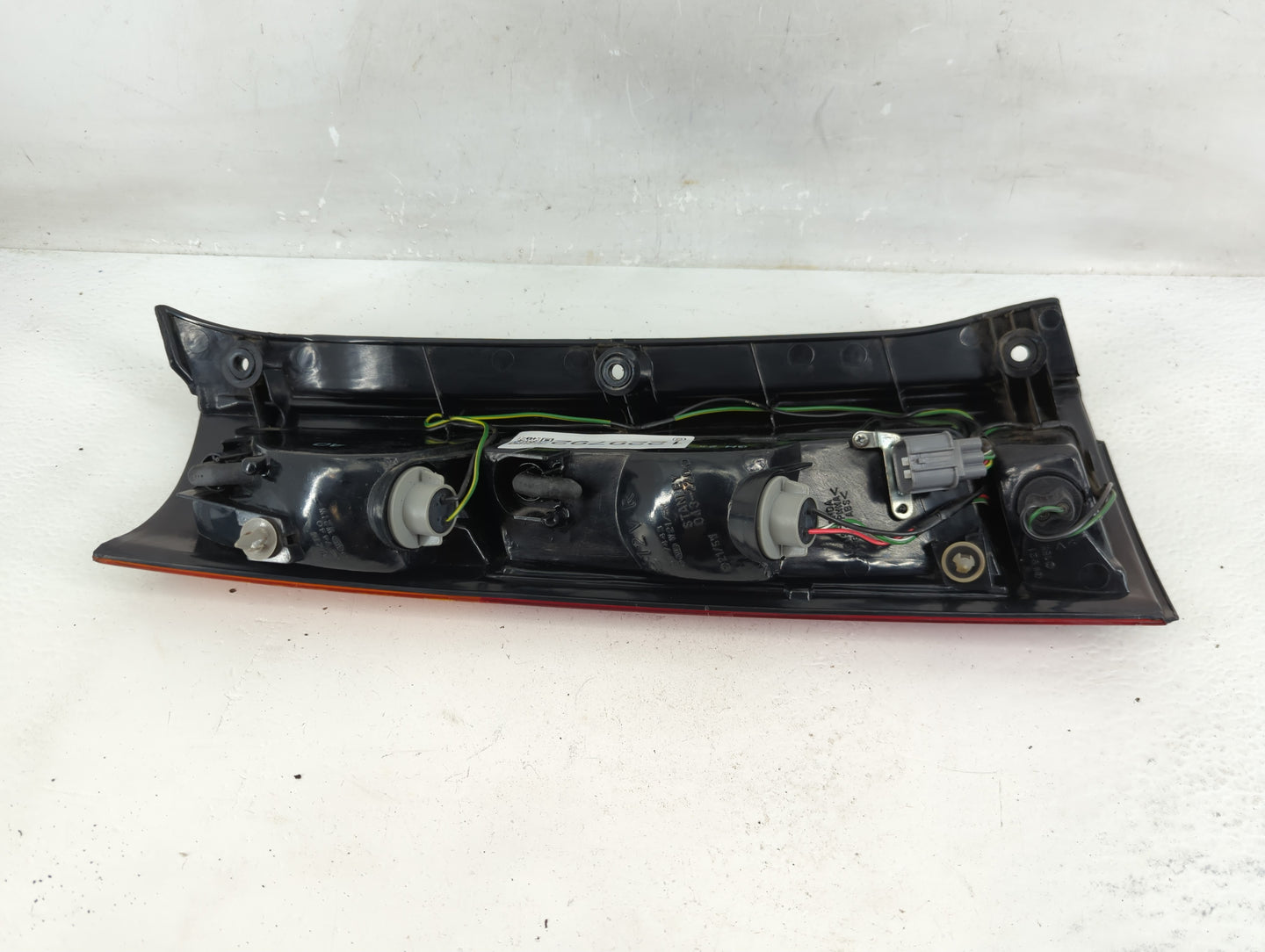 1997 Honda Cr-V Tail Light Assembly Passenger Right OEM P/N:043-2200 Fits OEM Used Auto Parts - Oemusedautoparts1.com