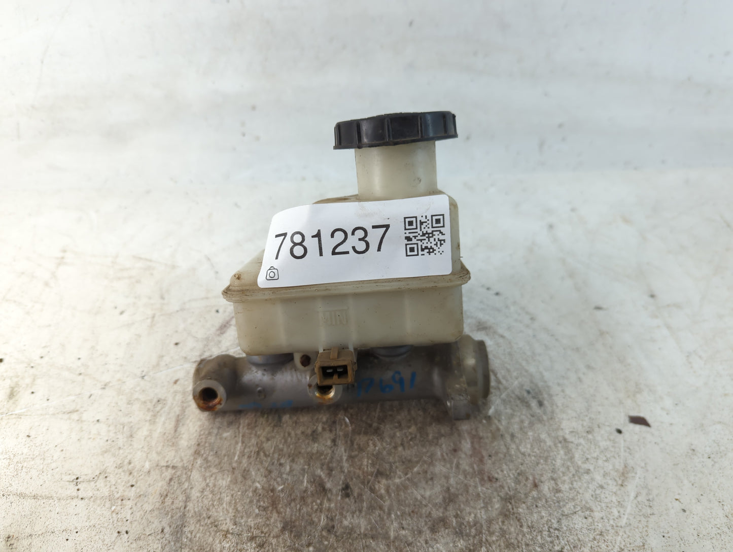 1996-1998 Hyundai Elantra Brake Master Cylinder - Oemusedautoparts1.com
