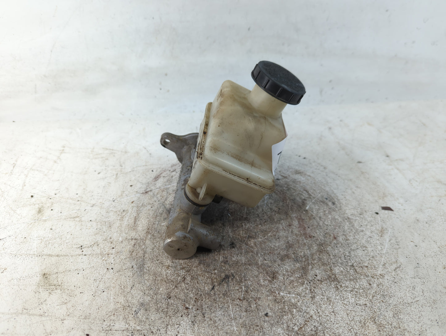 1996-1998 Hyundai Elantra Brake Master Cylinder - Oemusedautoparts1.com