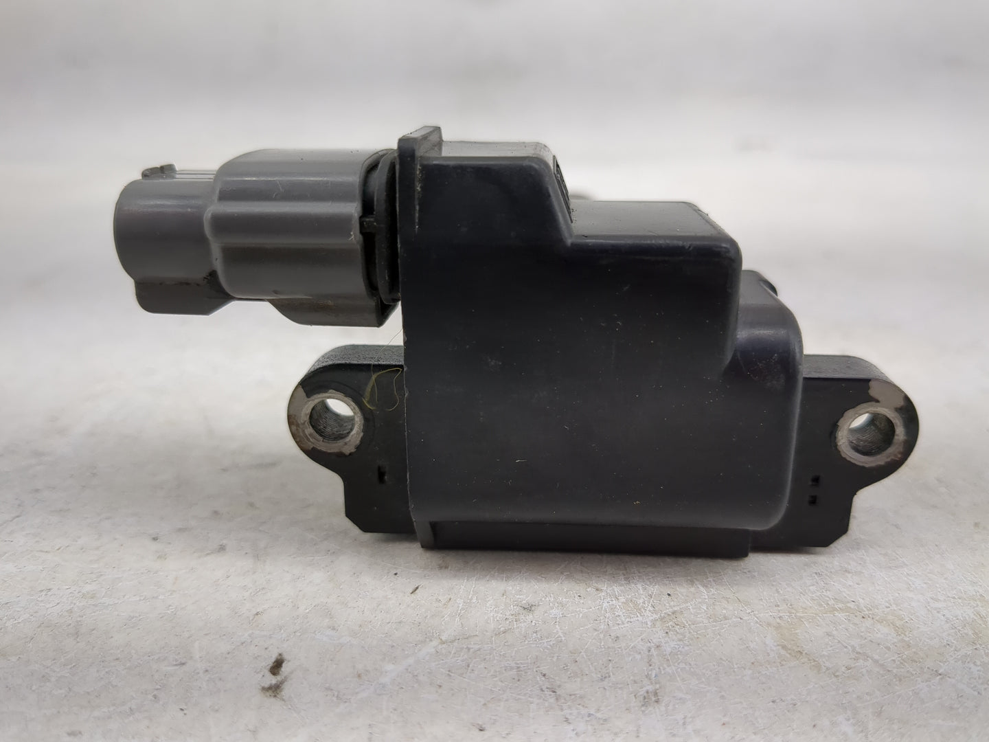 1996-1999 Infiniti I30 Ignition Coil Igniter Pack 1482524 - Oemusedautoparts1.com