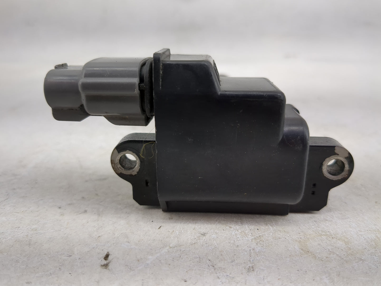 1996-1999 Infiniti I30 Ignition Coil Igniter Pack 1482524 - Oemusedautoparts1.com