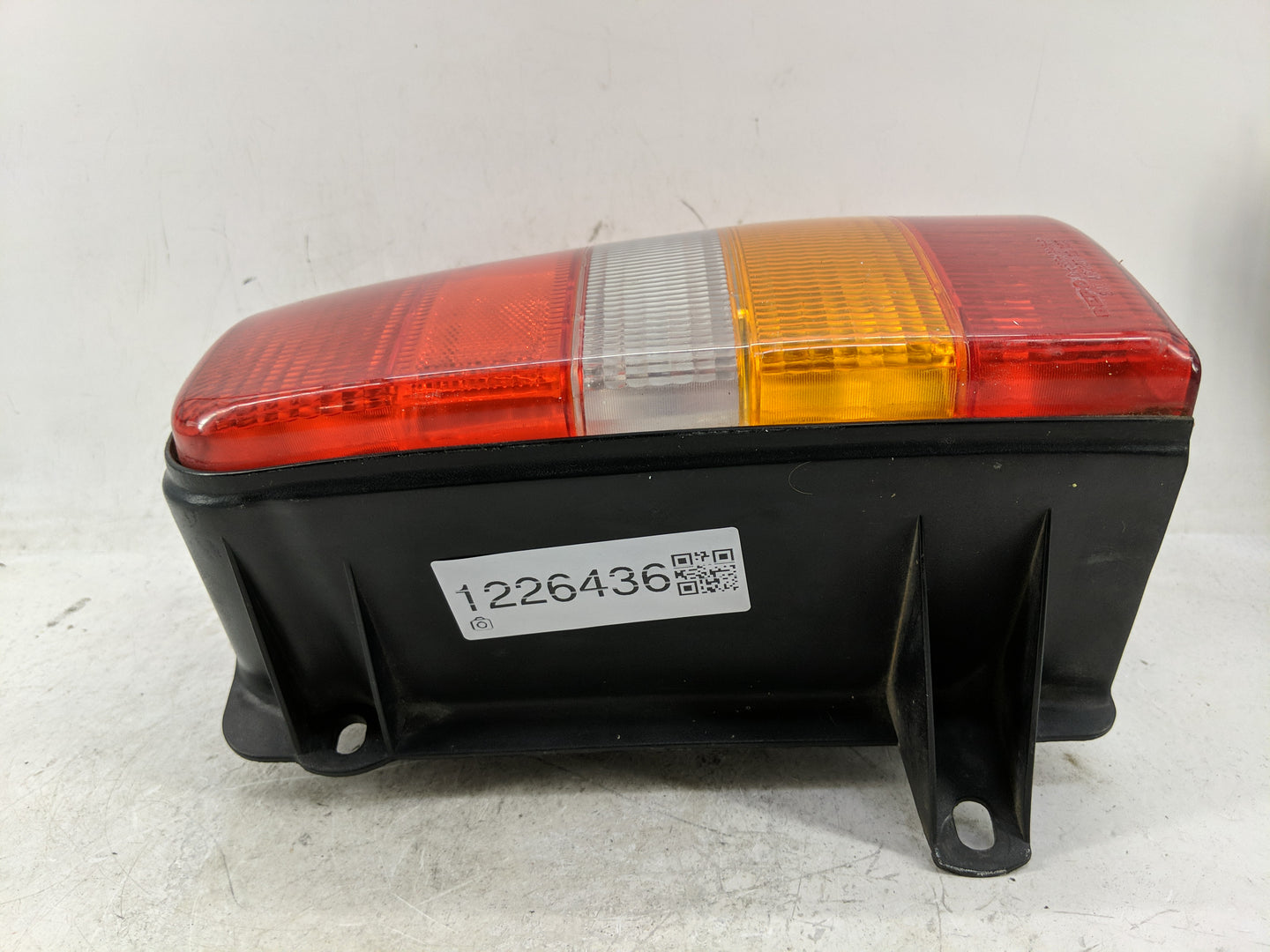 1993-1998 Jeep Grand Cherokee Tail Light Assembly Passenger Right OEM Fits Fits 1993 1994 1995 1996 1997 1998 OEM Used Auto 