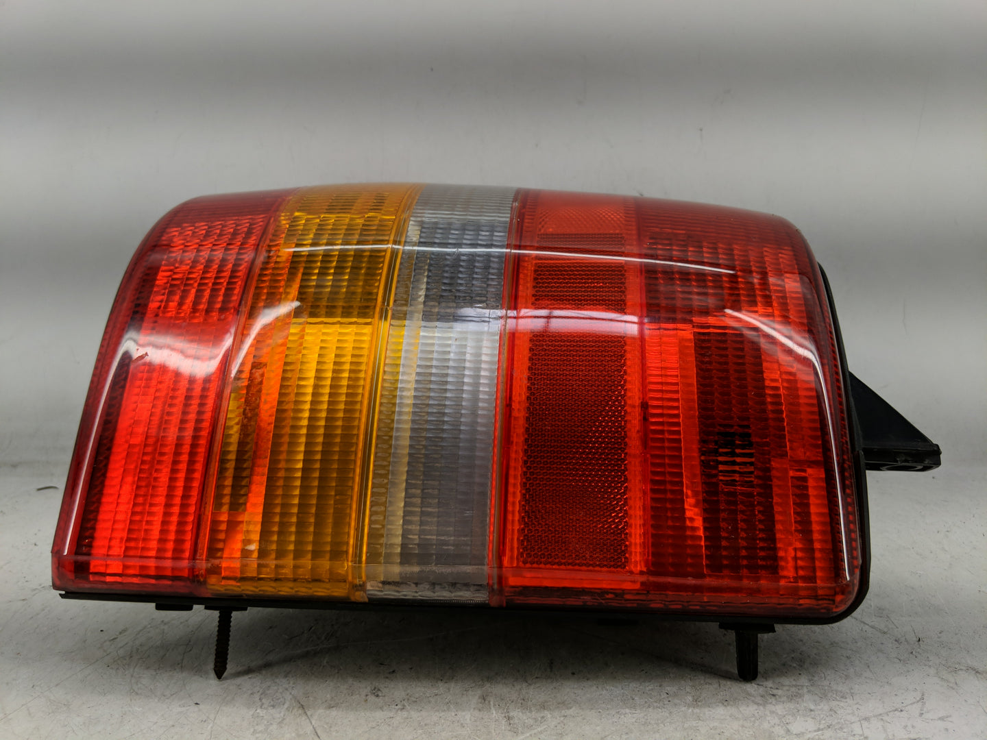 1993-1998 Jeep Grand Cherokee Tail Light Assembly Passenger Right OEM Fits Fits 1993 1994 1995 1996 1997 1998 OEM Used Auto 