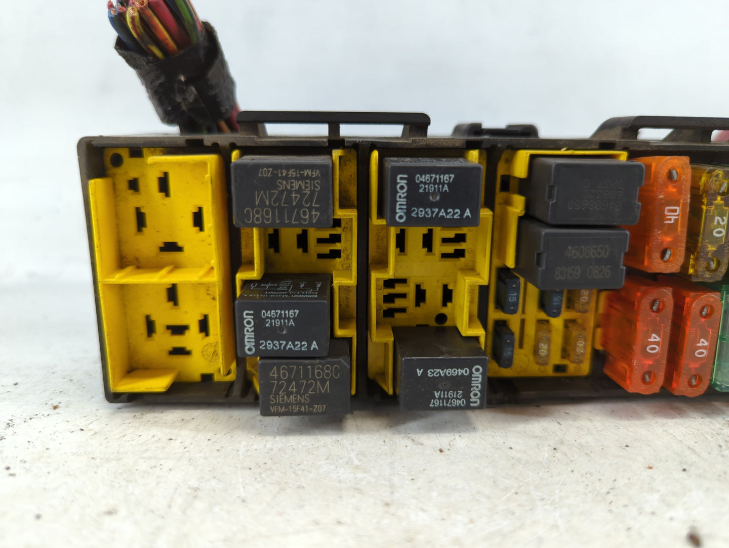 1997-1998 Jeep Grand Cherokee Chassis Control Module Ccm Bcm Body Control - Oemusedautoparts1.com