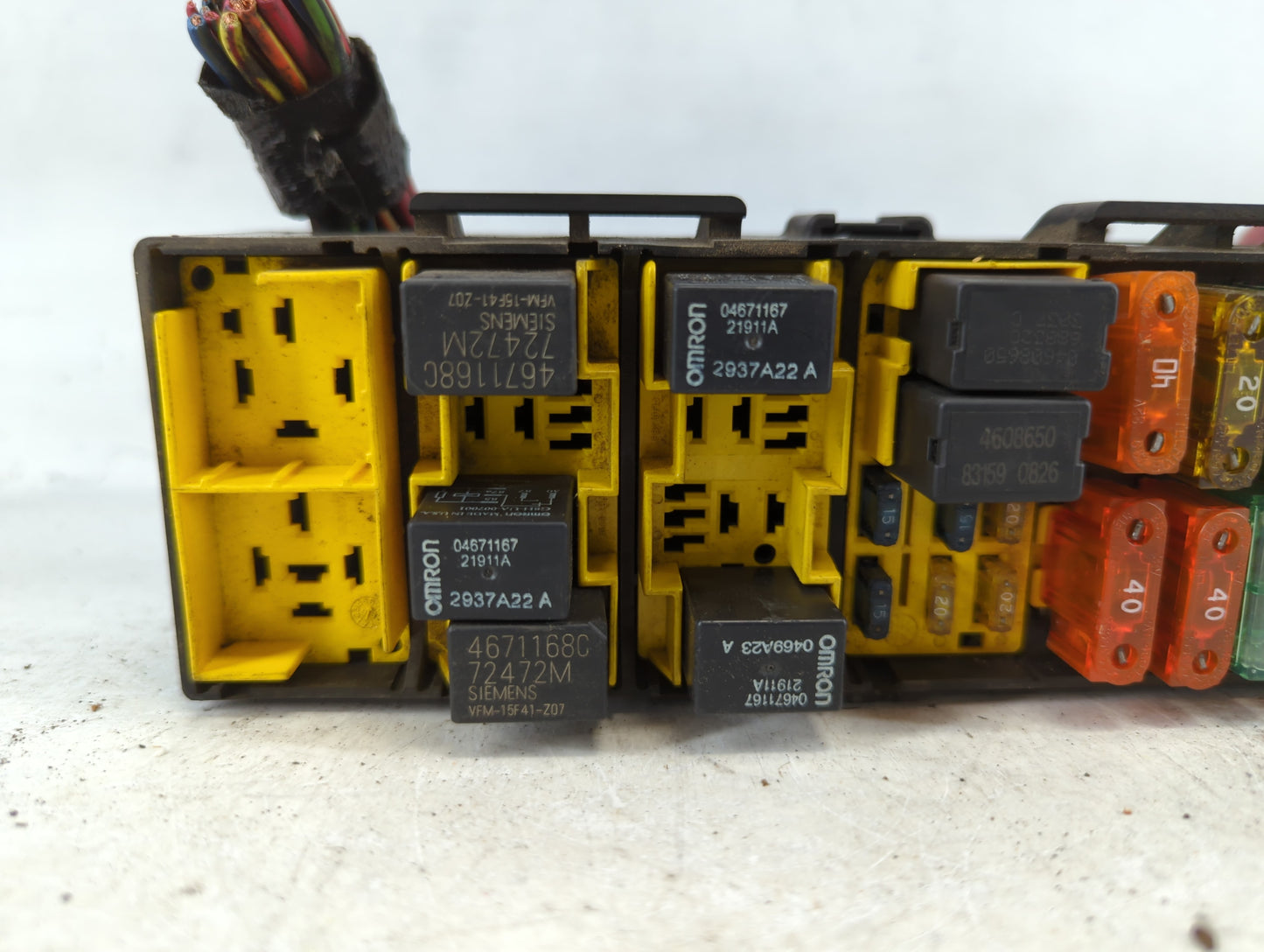 1997-1998 Jeep Grand Cherokee Chassis Control Module Ccm Bcm Body Control - Oemusedautoparts1.com