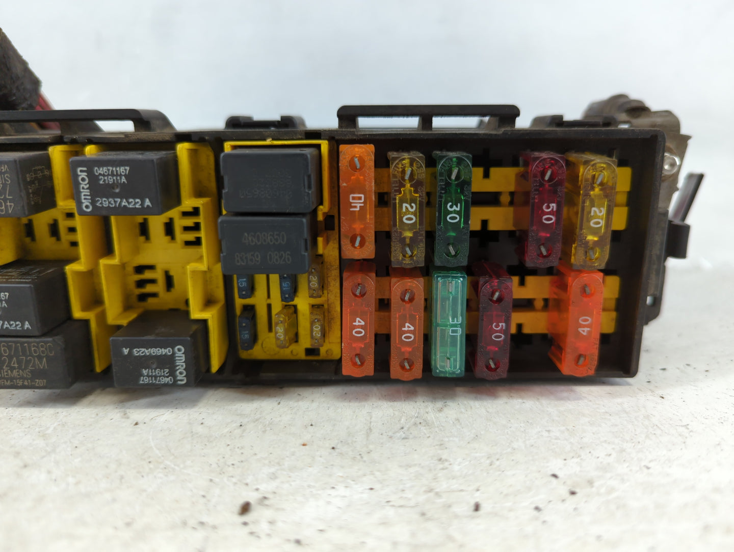 1997-1998 Jeep Grand Cherokee Chassis Control Module Ccm Bcm Body Control - Oemusedautoparts1.com