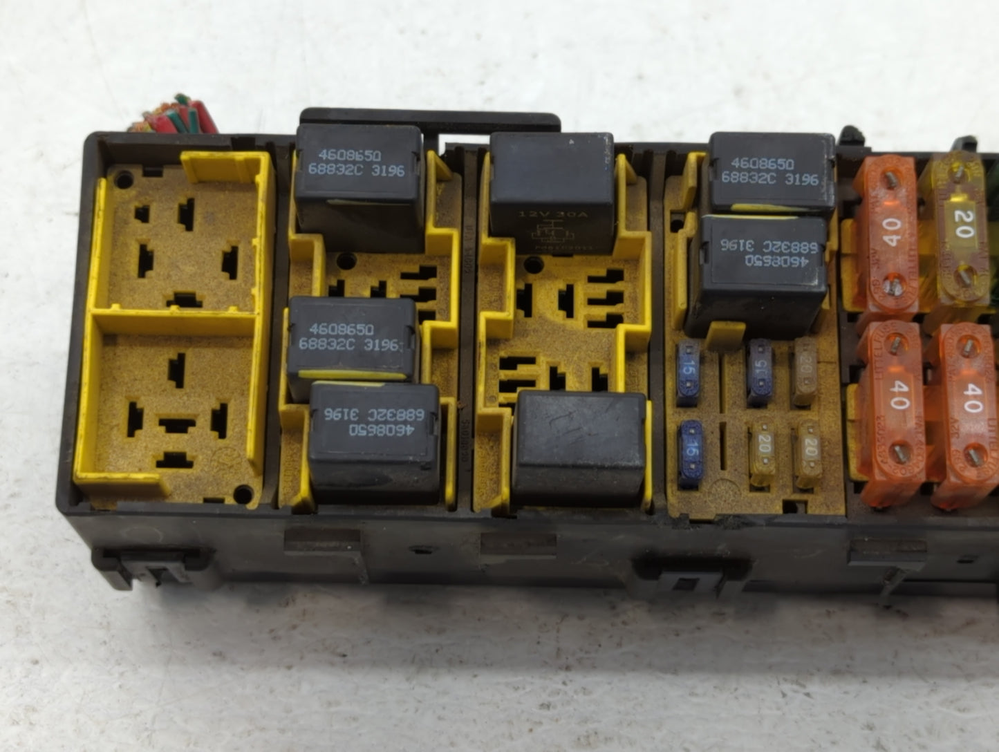 1997-1998 Jeep Grand Cherokee Chassis Control Module Ccm Bcm Body Control - Oemusedautoparts1.com