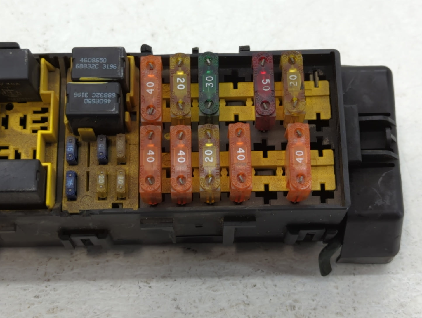 1997-1998 Jeep Grand Cherokee Chassis Control Module Ccm Bcm Body Control - Oemusedautoparts1.com