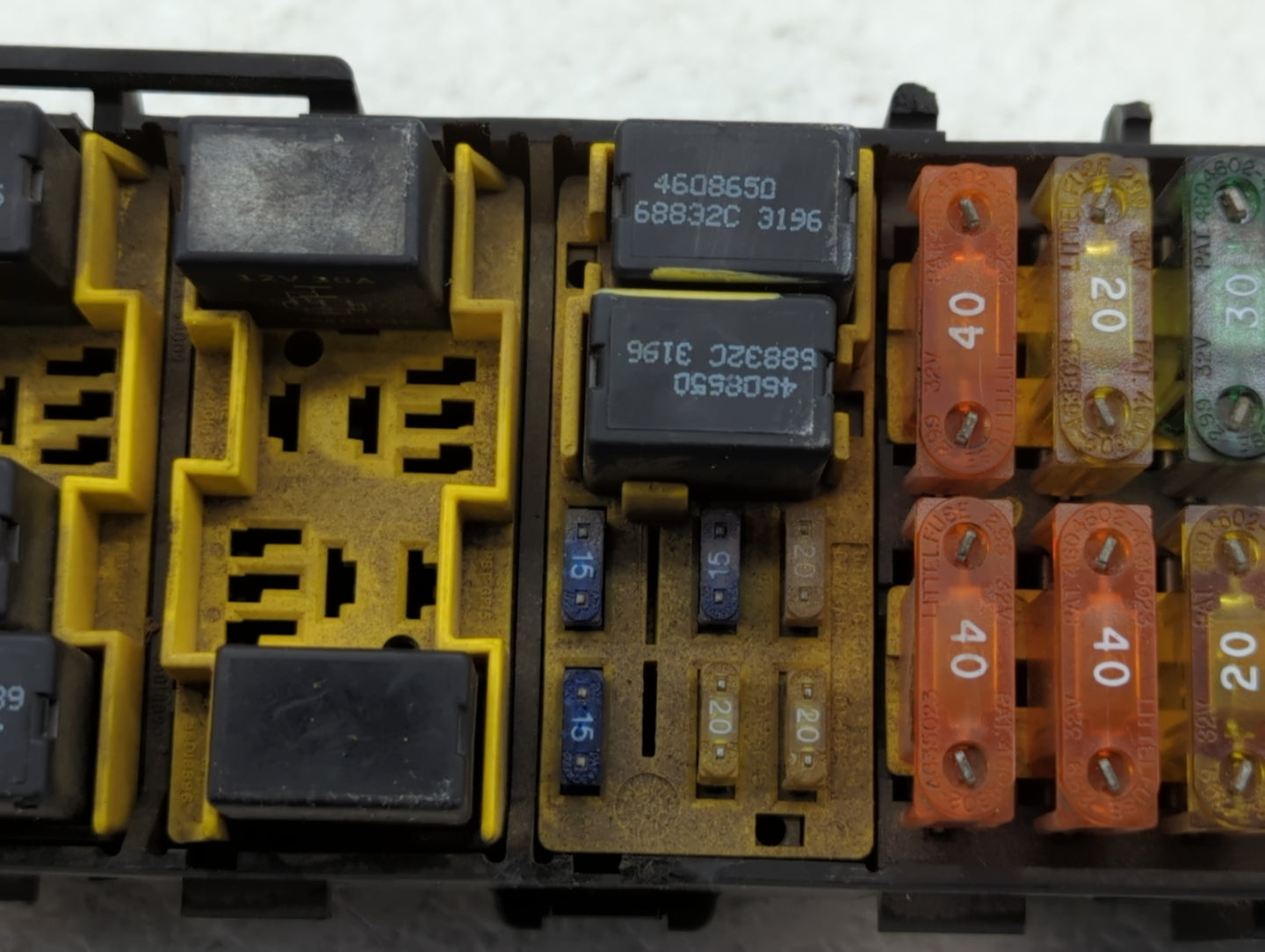 1997-1998 Jeep Grand Cherokee Chassis Control Module Ccm Bcm Body Control - Oemusedautoparts1.com