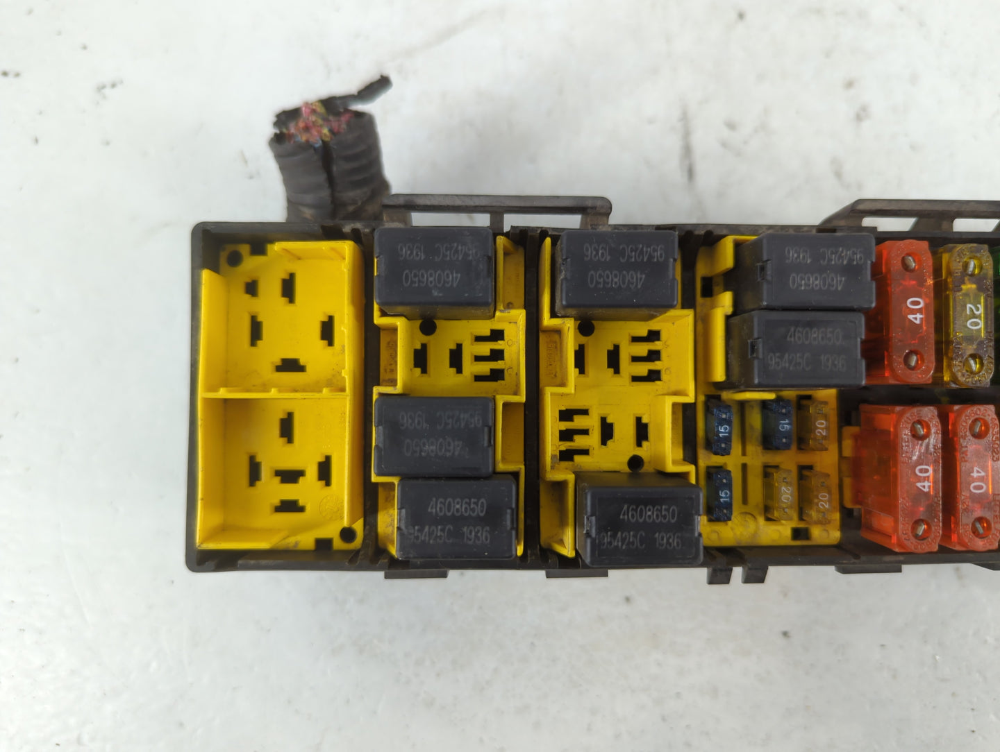 1997-1998 Jeep Grand Cherokee Chassis Control Module Ccm Bcm Body Control - Oemusedautoparts1.com