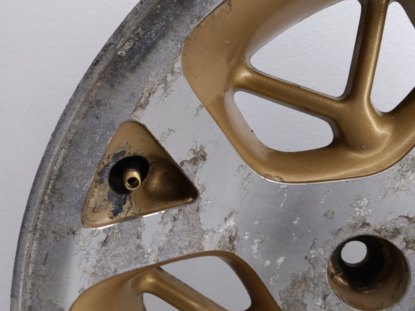 1996-1998 Jeep Grand Cherokee Oem Wheel Rim - Oemusedautoparts1.com