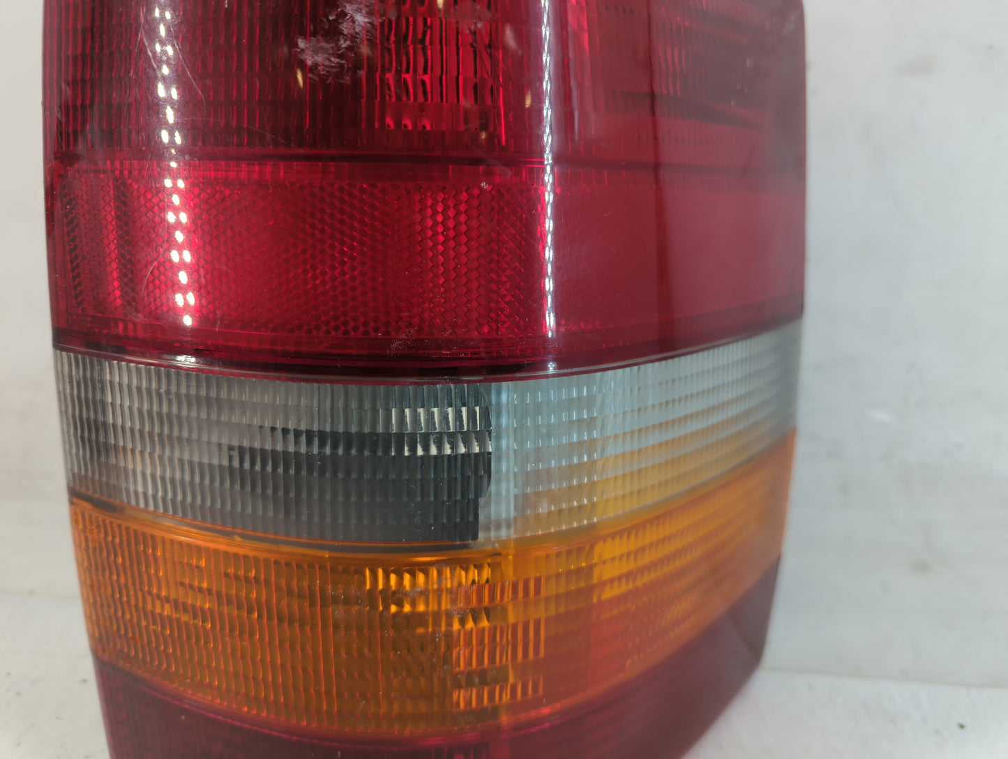 1997 Jeep Grand Cherokee Gndche Rear Center Lid Brake Light Tail Light P/N:REV T 3709-05B Fits OEM Used Auto Parts - Oemused