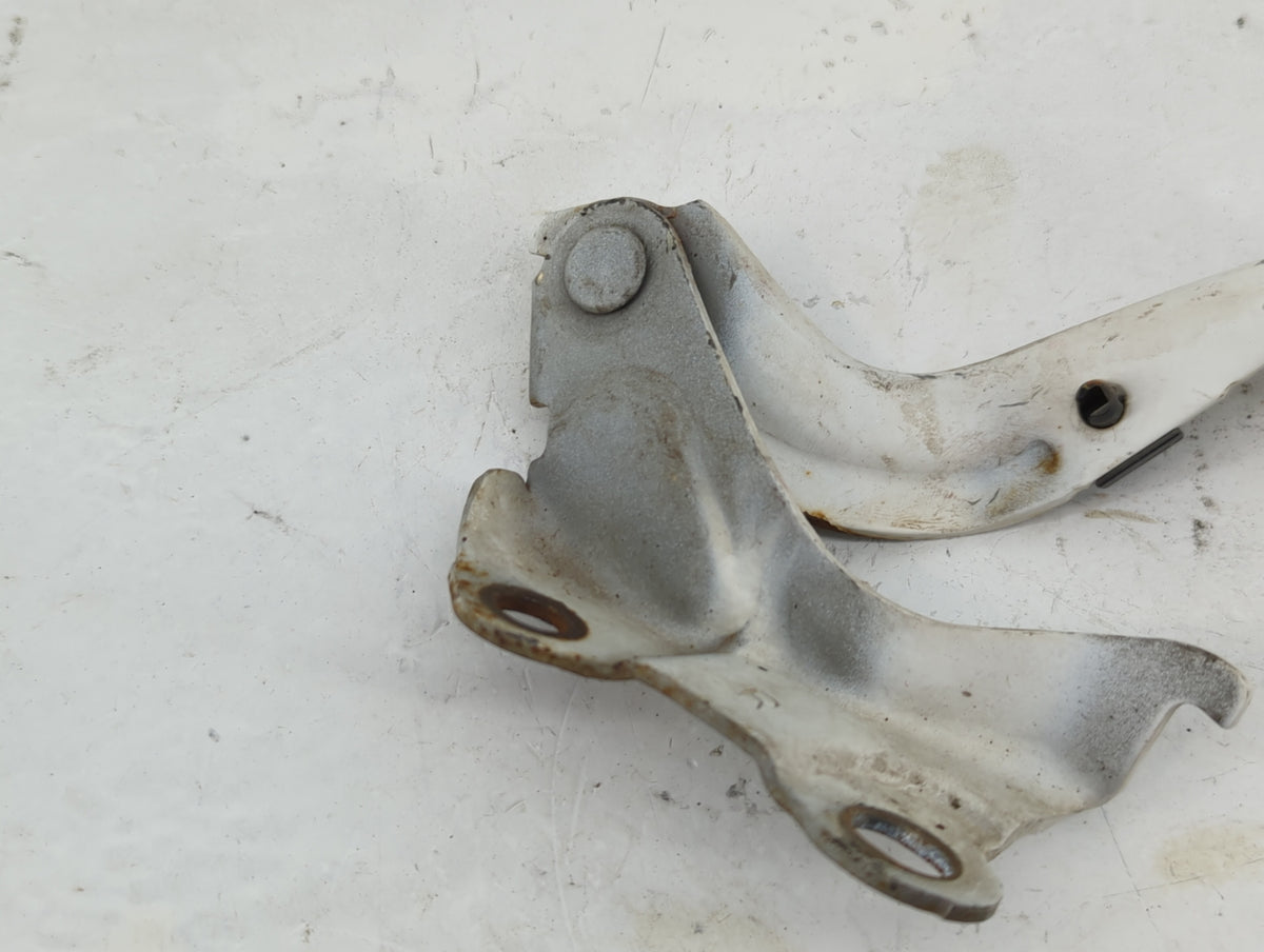 1997-1998 Lexus Es300 Passenger Hood Hinge - Oemusedautoparts1.com