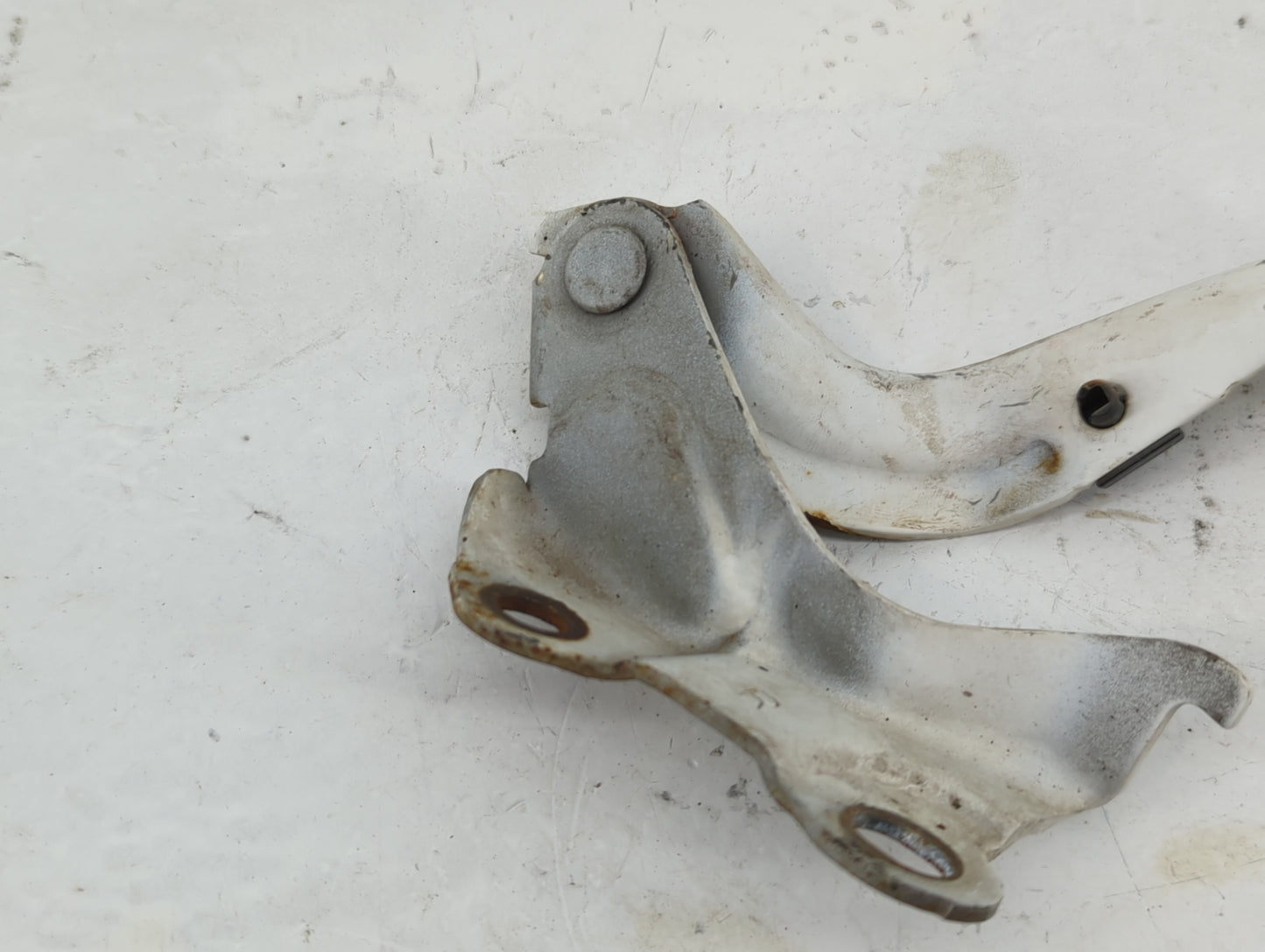 1997-1998 Lexus Es300 Passenger Hood Hinge - Oemusedautoparts1.com