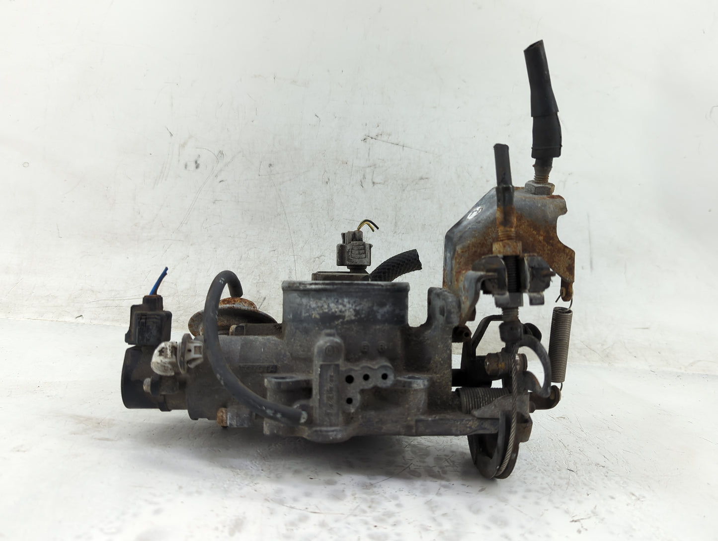 1997-1998 Lexus Es300 Throttle Body Fits Fits 1997 1998 1999 2000 2001 2002 2003 OEM Used Auto Parts - Oemusedautoparts1.com