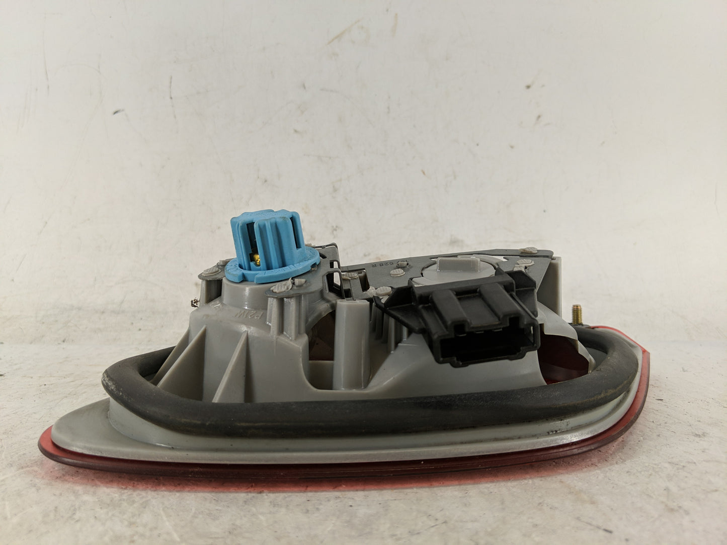 1996-1999 Mercedes-Benz E320 Tail Light Assembly Passenger Right OEM P/N:197580R Fits Fits 1996 1997 1998 1999 OEM Used Auto