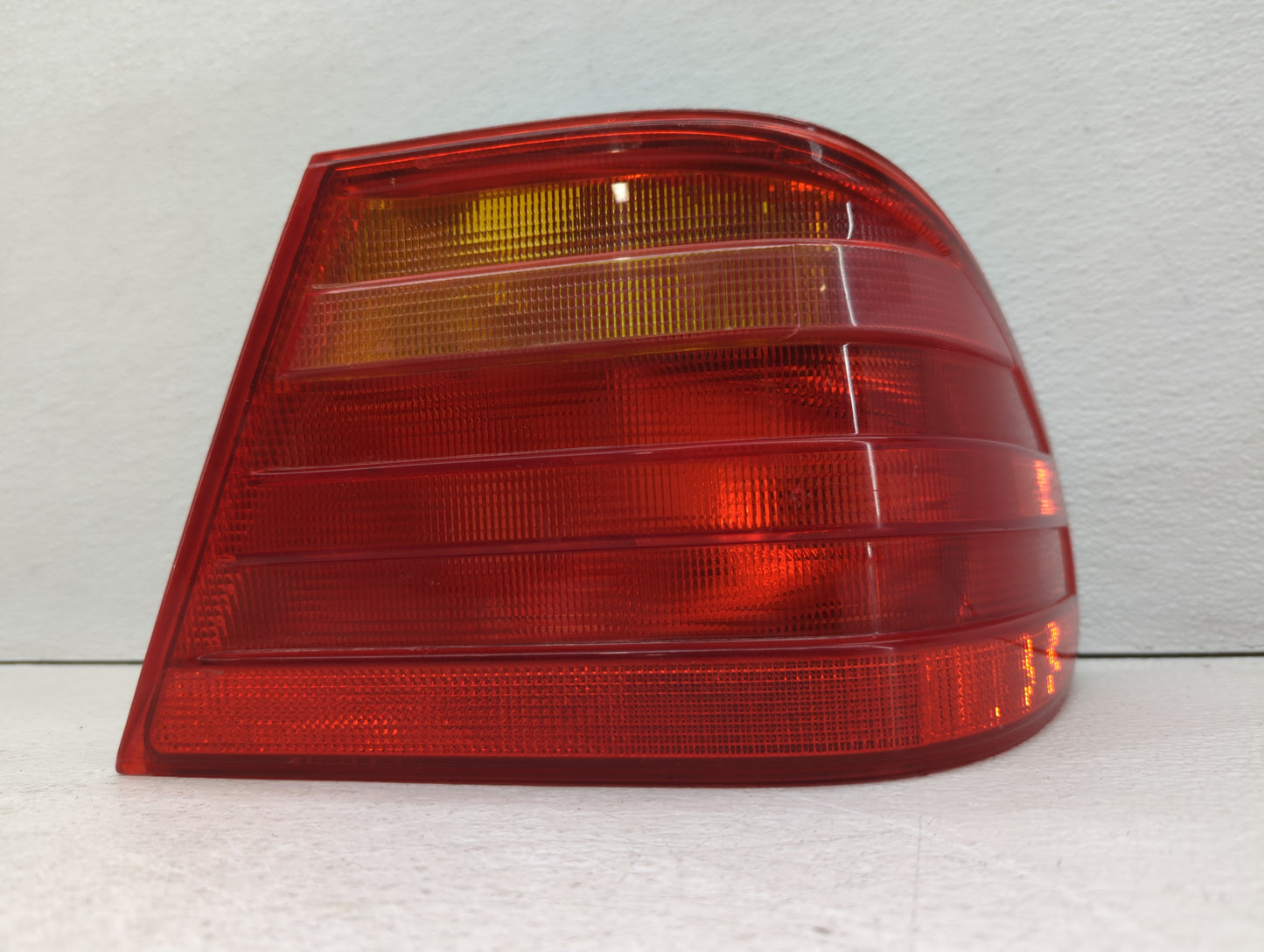 1997 Mercedes-Benz E420 Tail Light Assembly Passenger Right OEM P/N:A210 820 4664 Fits OEM Used Auto Parts - Oemusedautopart