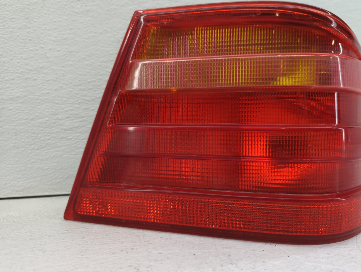 1997 Mercedes-Benz E420 Tail Light Assembly Passenger Right OEM P/N:A210 820 4664 Fits OEM Used Auto Parts - Oemusedautopart