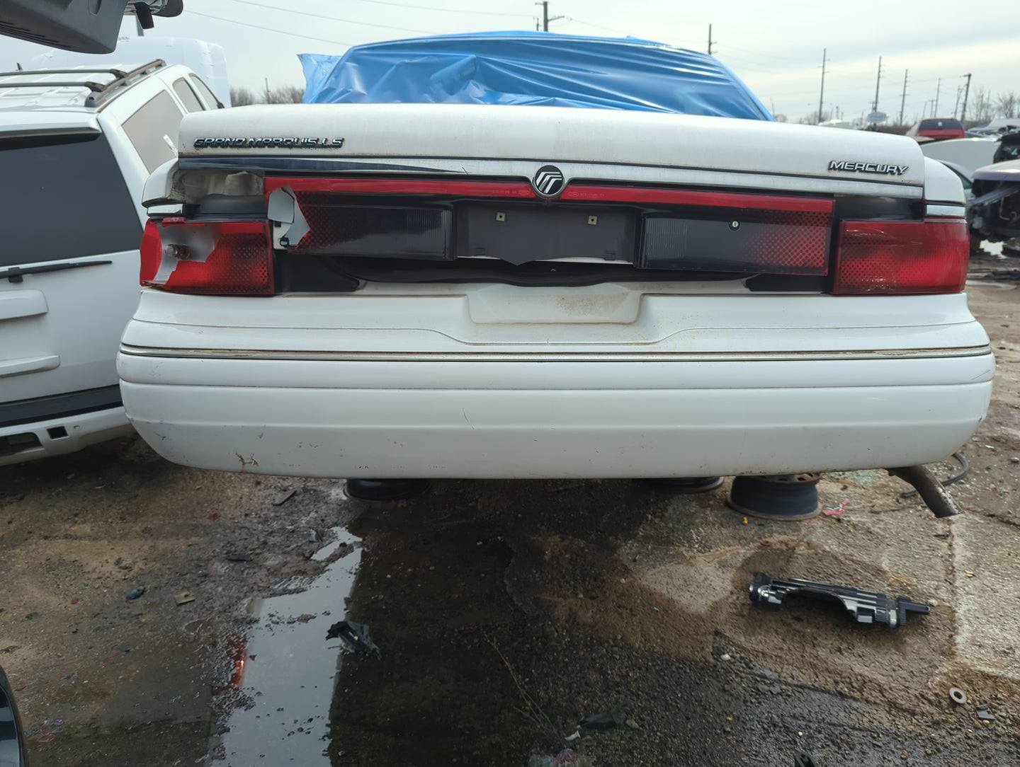 1995-1997 Mercury Grand Marquis Rear Bumper Assembly Oem - Oemusedautoparts1.com