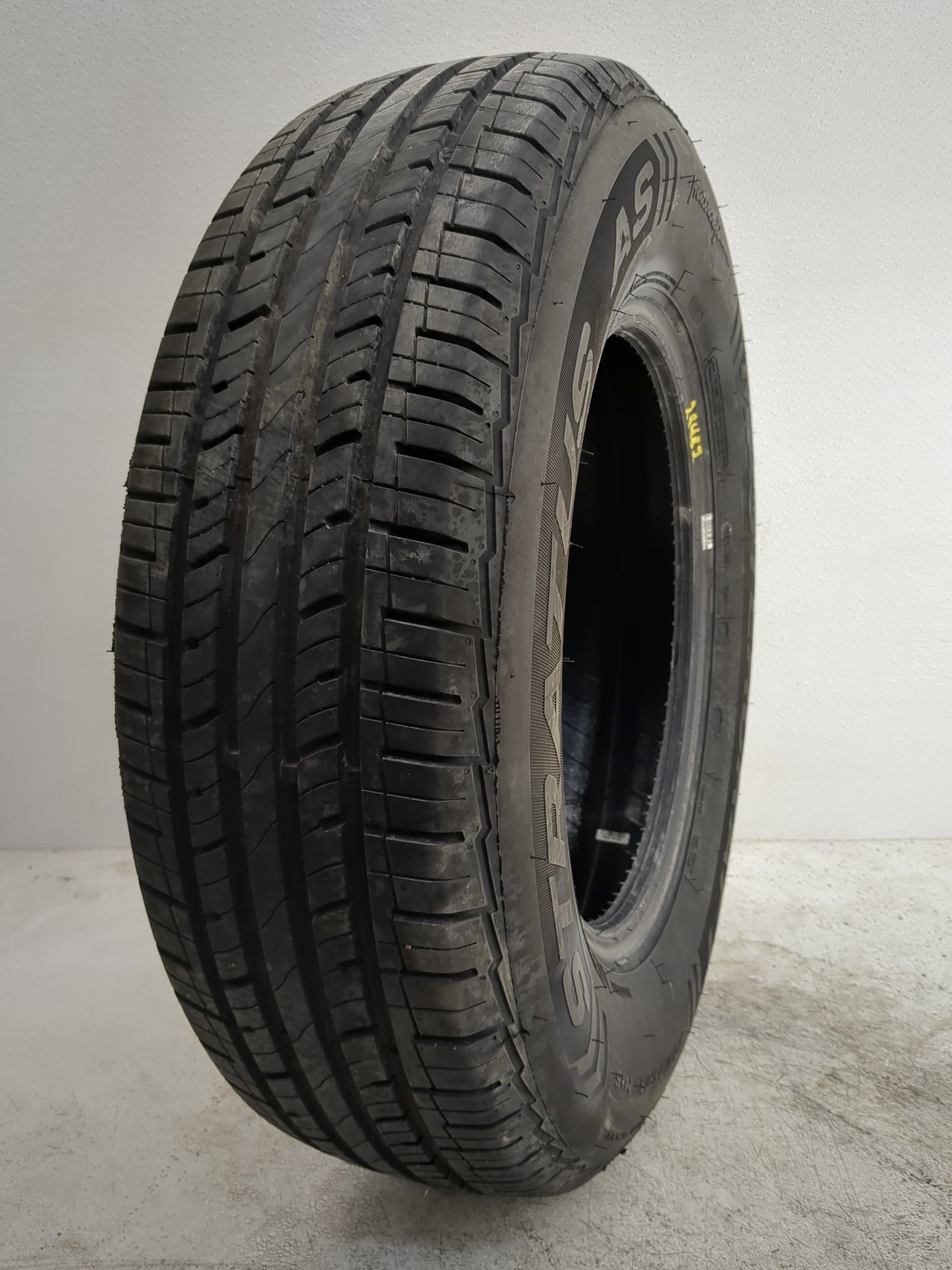 Used Tire 205/75R15 MASTERCRAFT STRATUS AS 967T - Tread Depth 9/32 - Oemusedautoparts1.com