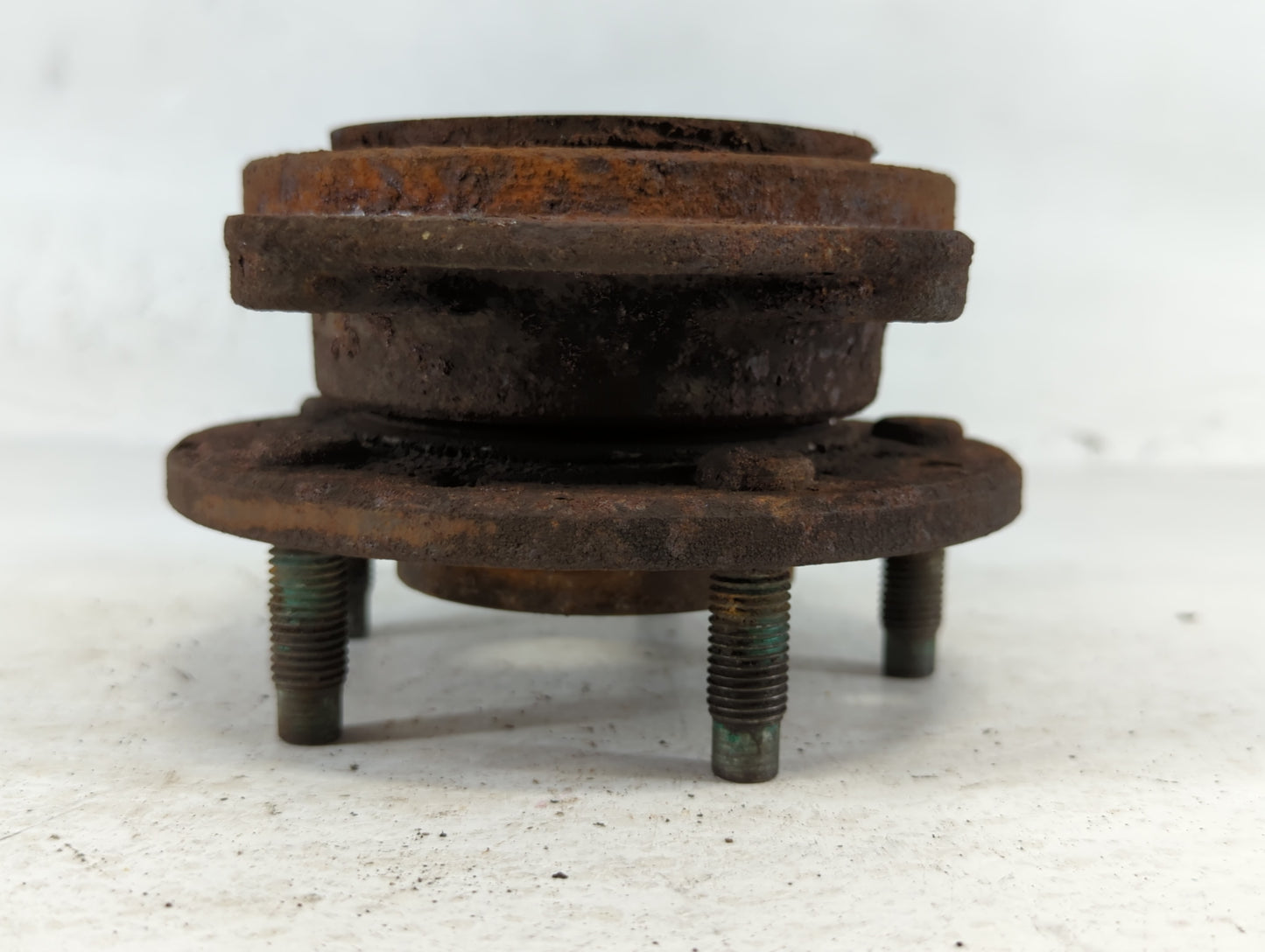 1997 Mercury Montego Driver Front Wheel Hub Oem - Oemusedautoparts1.com