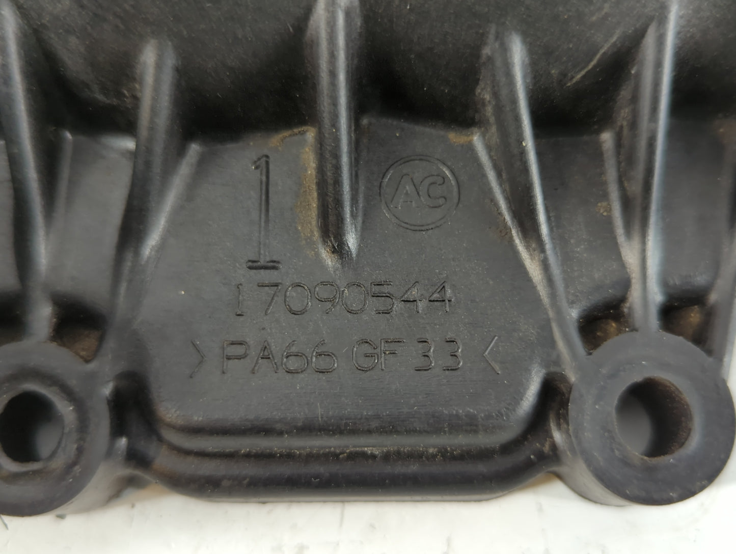 1997 Mitsubishi Eclipse Driver Left Cylinder Head Valve Cover P/N:17090544 Fits OEM Used Auto Parts - Oemusedautoparts1.com