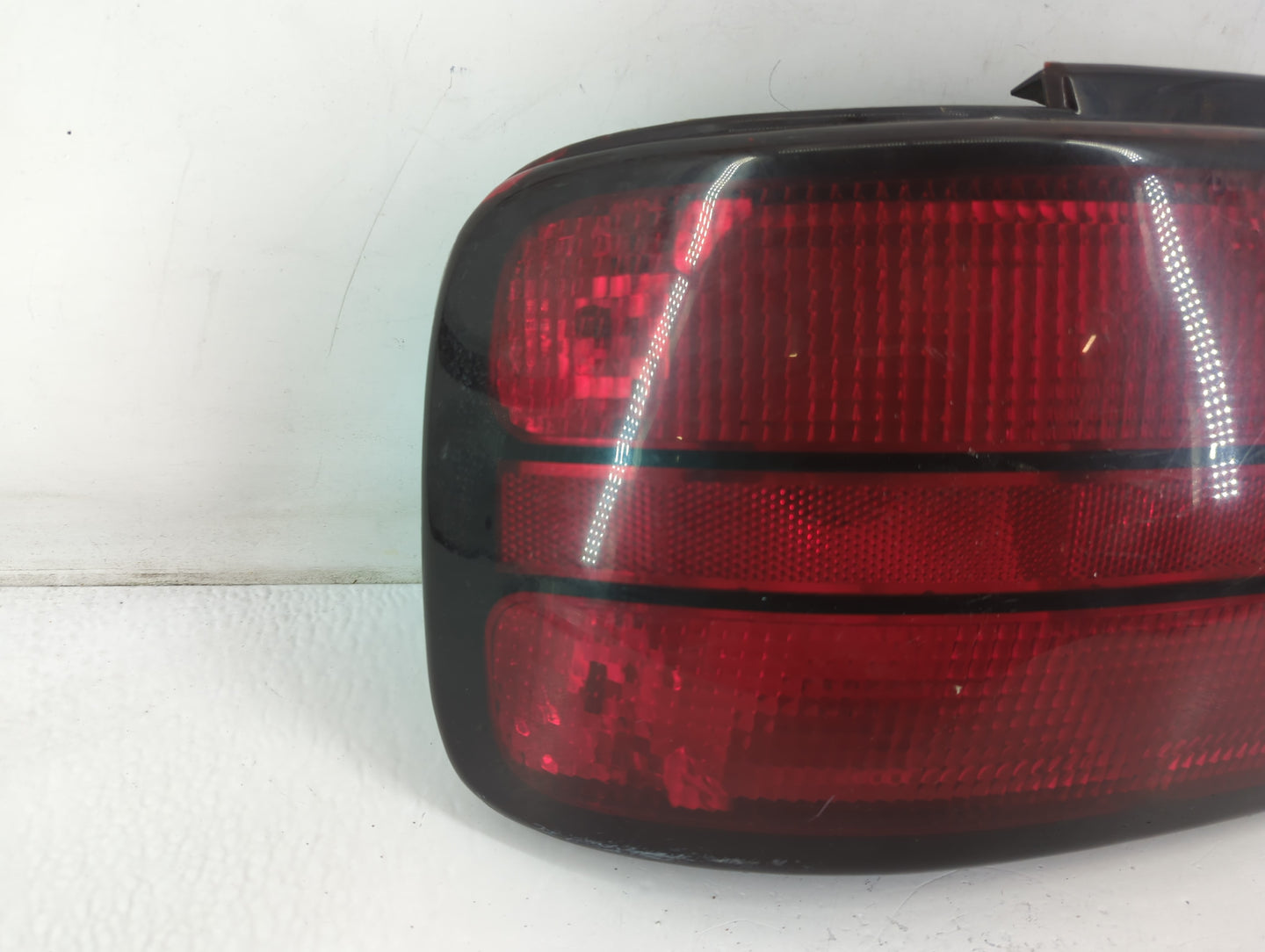 1993-1998 Oldsmobile Achieva Rear Center Lid Brake Light Tail Light Fits Fits 1993 1994 1995 1996 1997 1998 OEM Used Auto Pa