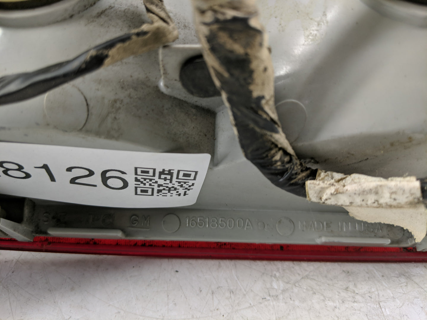 1997 Oldsmobile Bravada Tail Light Assembly Passenger Right OEM P/N:16518499 Fits OEM Used Auto Parts - Oemusedautoparts1.co