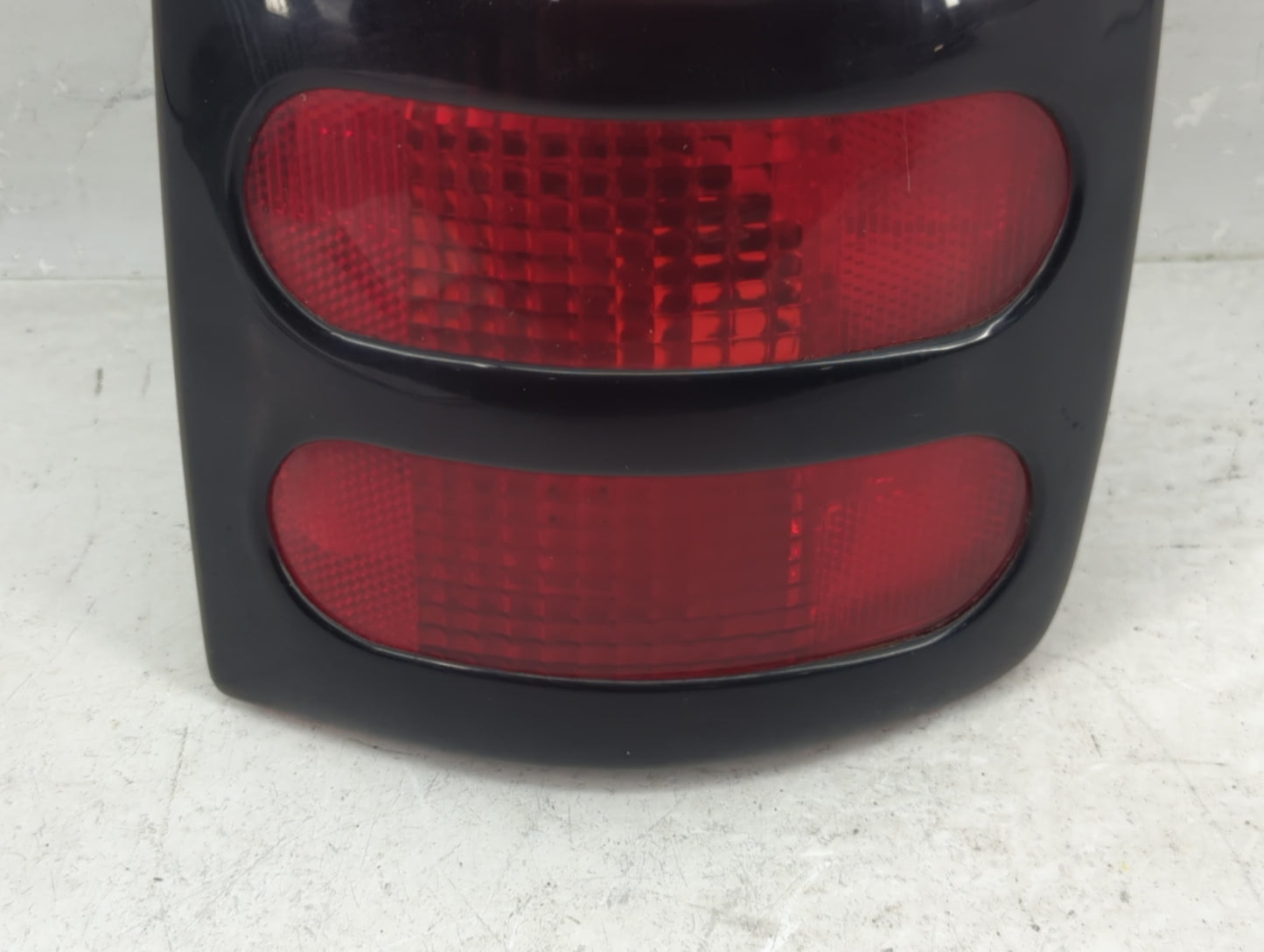 1997 Oldsmobile Bravada Tail Light Assembly Driver Left OEM P/N:16518499 Fits OEM Used Auto Parts - Oemusedautoparts1.com
