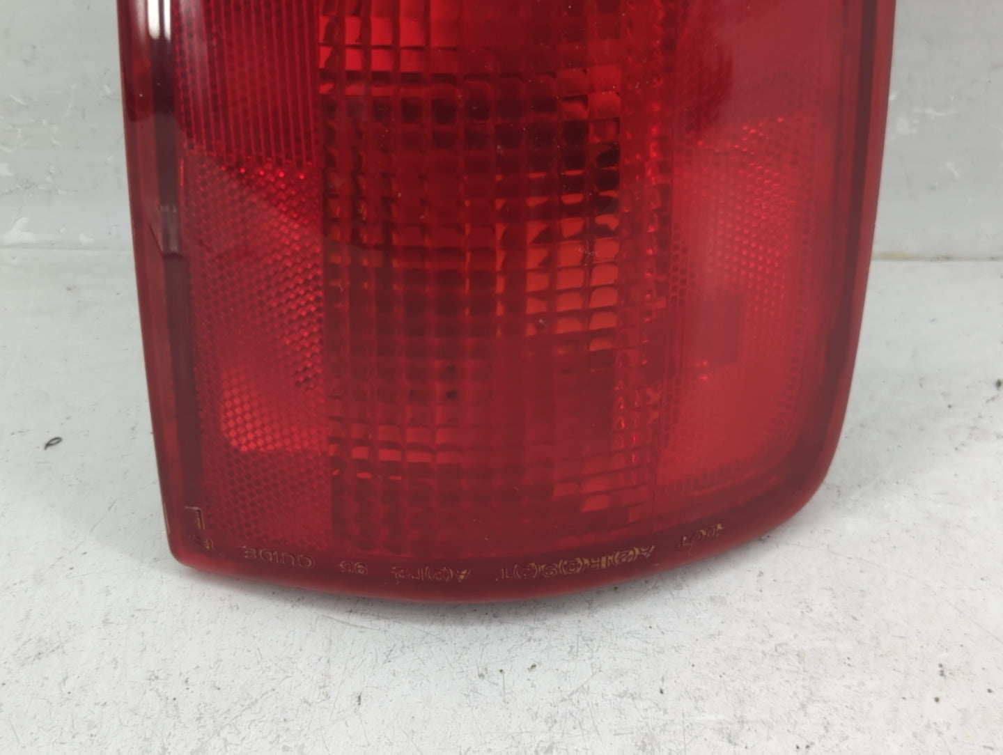 1997 Oldsmobile Bravada Tail Light Assembly Driver Left OEM P/N:16518499 Fits OEM Used Auto Parts - Oemusedautoparts1.com