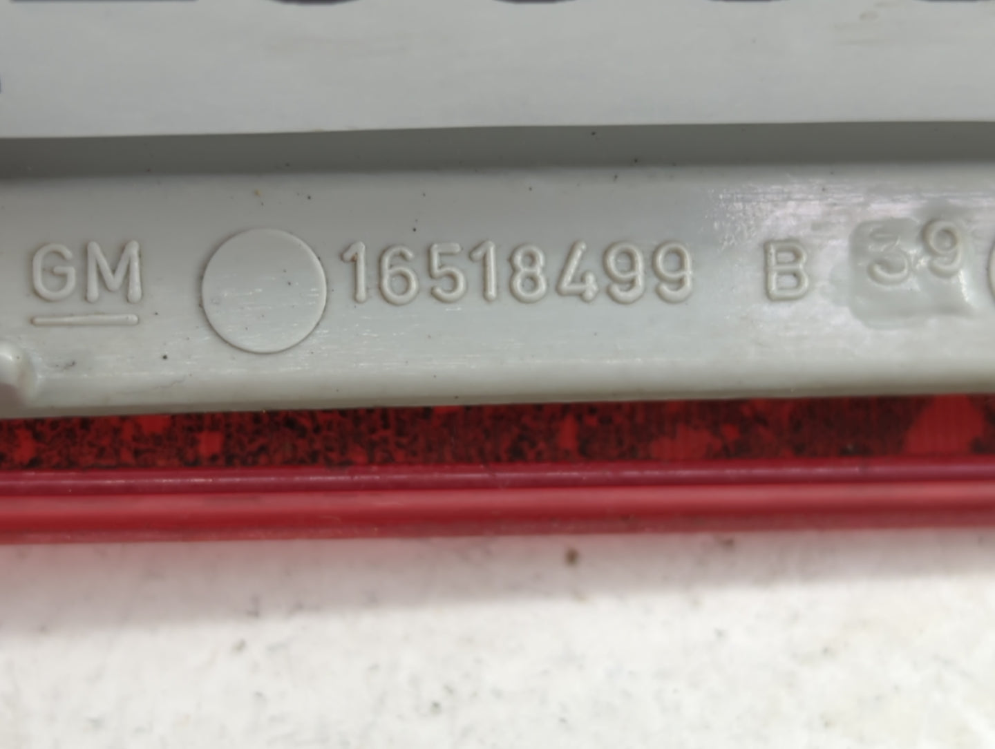 1997 Oldsmobile Bravada Tail Light Assembly Driver Left OEM P/N:16518499 Fits OEM Used Auto Parts - Oemusedautoparts1.com