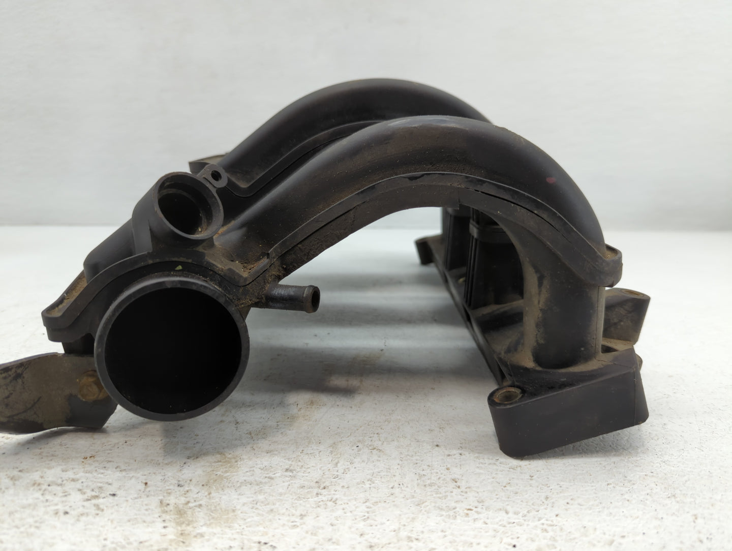 1996-1999 Pontiac Trans Sport Air Intake Manifold P/N:04777 377 Fits Fits 1996 1997 1998 1999 OEM Used Auto Parts - Oemuseda