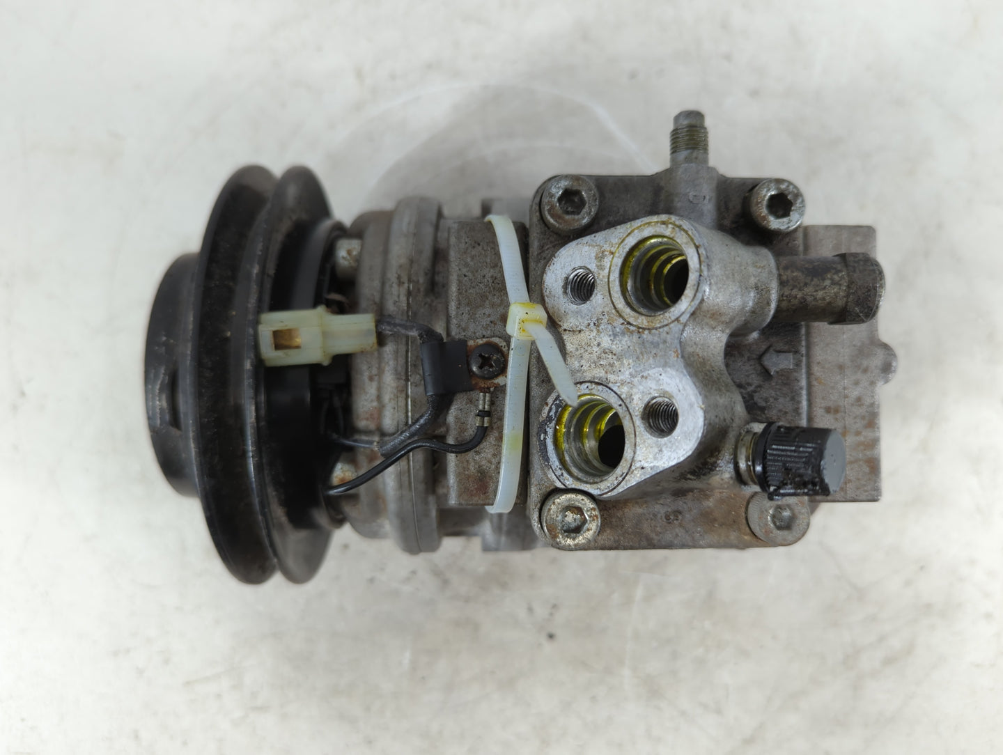 1995-1998 Porsche 911 Air Conditioning A/c Ac Compressor Oem - Oemusedautoparts1.com