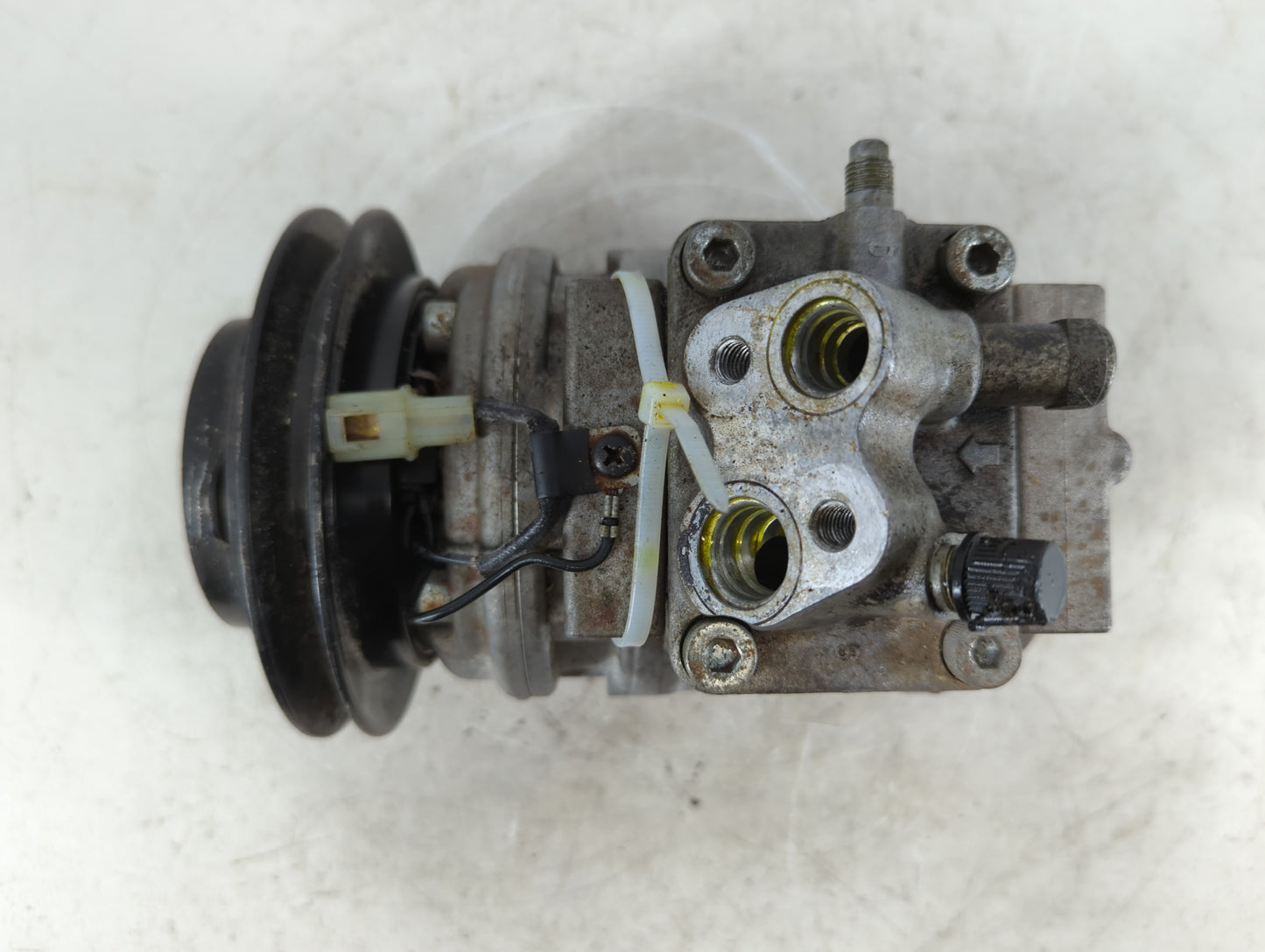 1995-1998 Porsche 911 Air Conditioning A/c Ac Compressor Oem - Oemusedautoparts1.com
