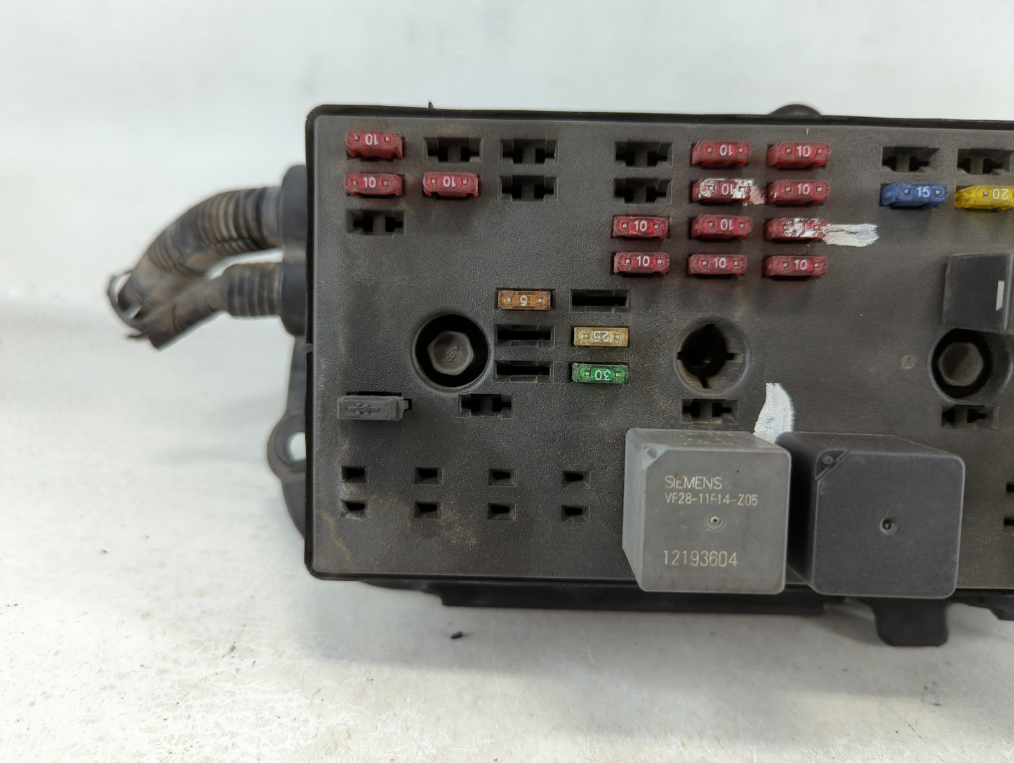 1997 Saturn Sl Fusebox Fuse Box Panel Relay Module P/N:12193604 Fits OEM Used Auto Parts - Oemusedautoparts1.com