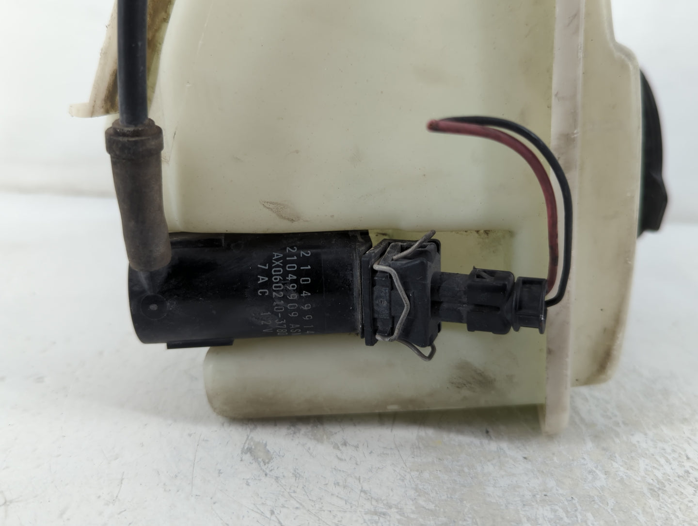 1997 Saturn Sl Windshield Washer Fluid Reservoir Bottle Oem - Oemusedautoparts1.com