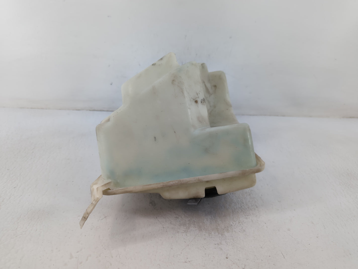 1997 Saturn Sl Windshield Washer Fluid Reservoir Bottle Oem - Oemusedautoparts1.com