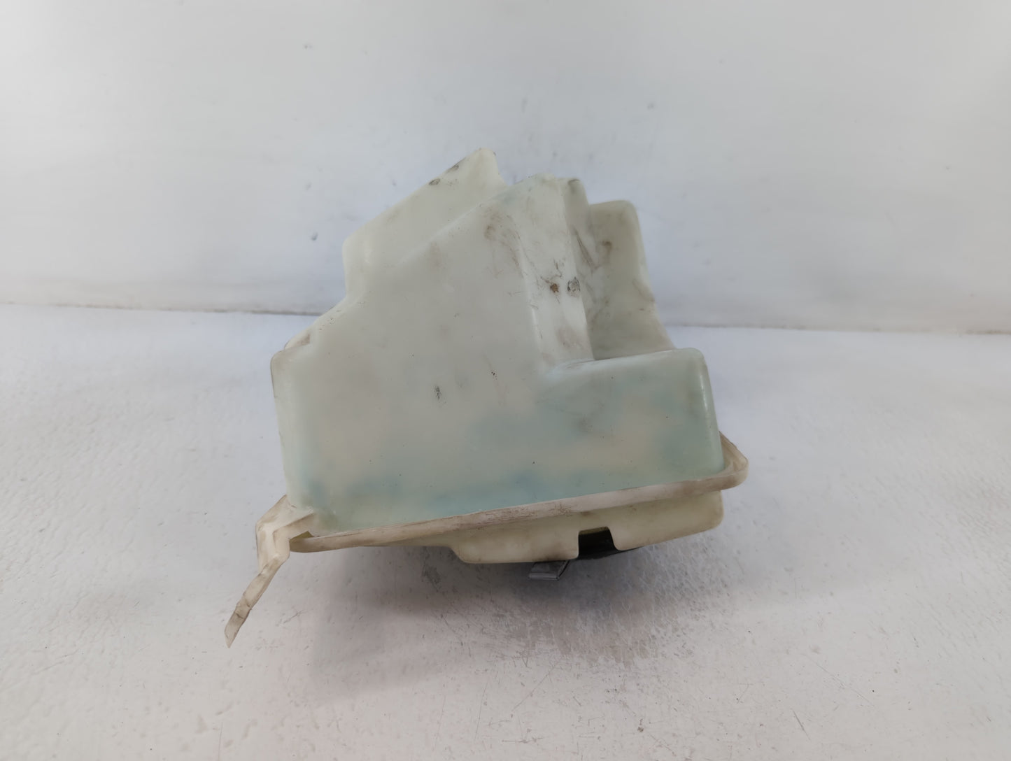 1997 Saturn Sl Windshield Washer Fluid Reservoir Bottle Oem - Oemusedautoparts1.com