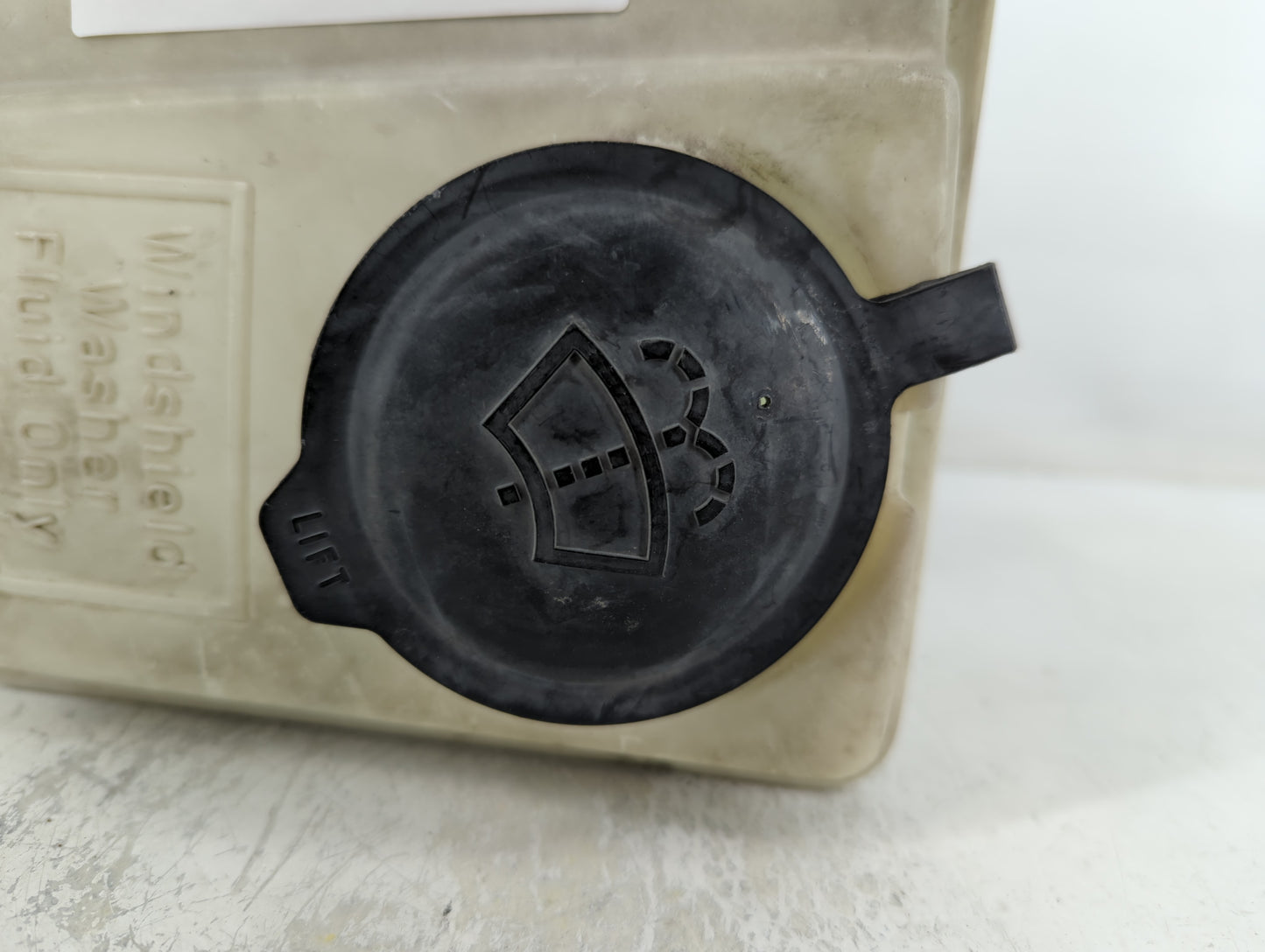 1997 Saturn Sl Windshield Washer Fluid Reservoir Bottle Oem - Oemusedautoparts1.com