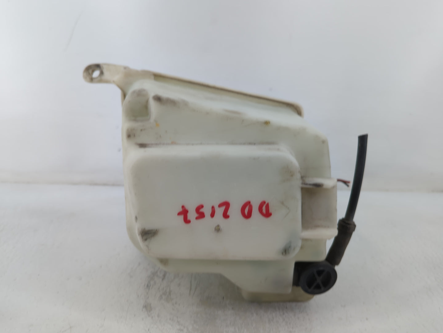 1997 Saturn Sl Windshield Washer Fluid Reservoir Bottle Oem - Oemusedautoparts1.com