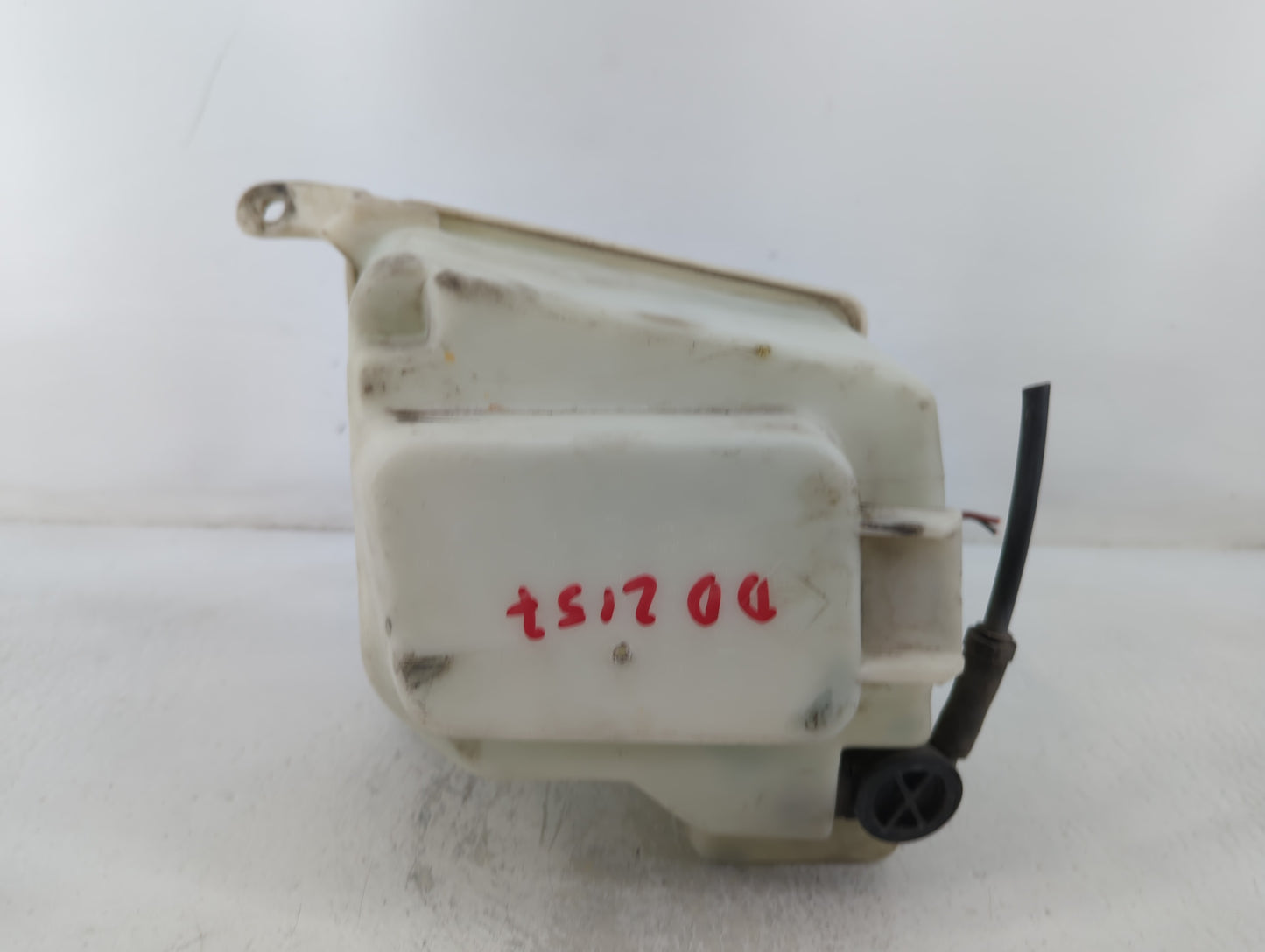 1997 Saturn Sl Windshield Washer Fluid Reservoir Bottle Oem - Oemusedautoparts1.com