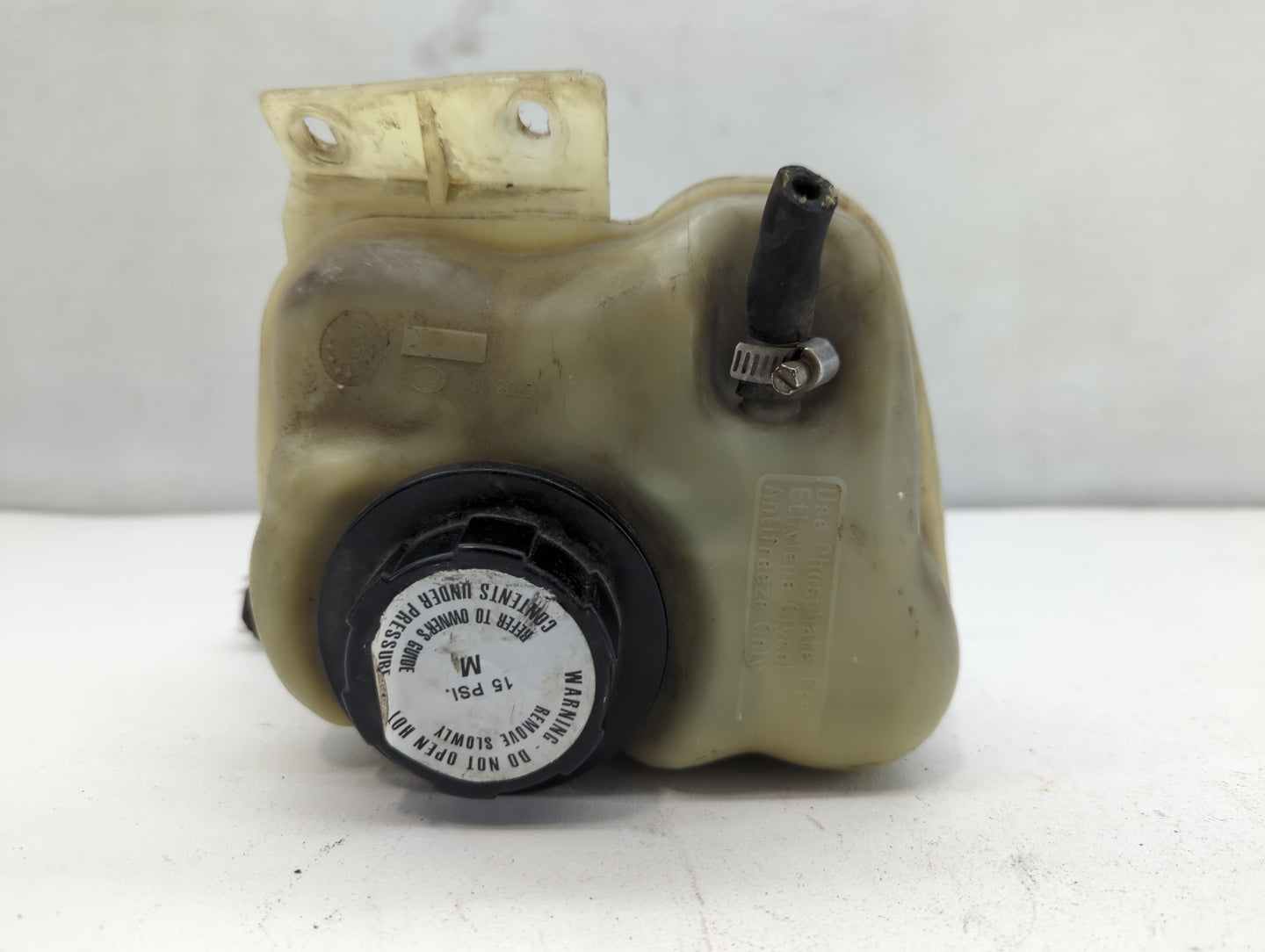 1997 Saturn Sl Windshield Washer Fluid Reservoir Bottle Oem - Oemusedautoparts1.com