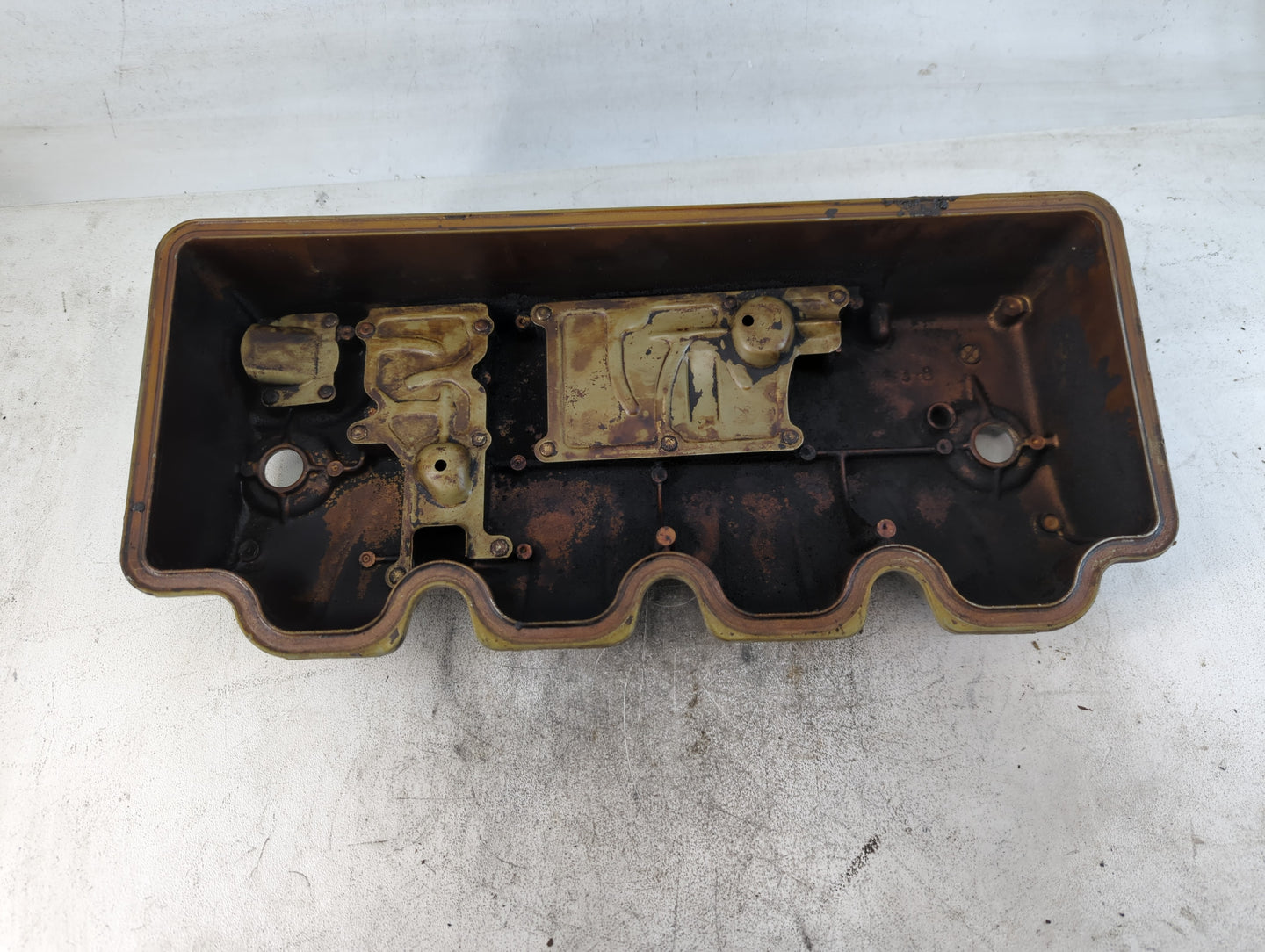 1997 Saturn Sl2 Driver Left Cylinder Head Valve Cover Fits OEM Used Auto Parts - Oemusedautoparts1.com