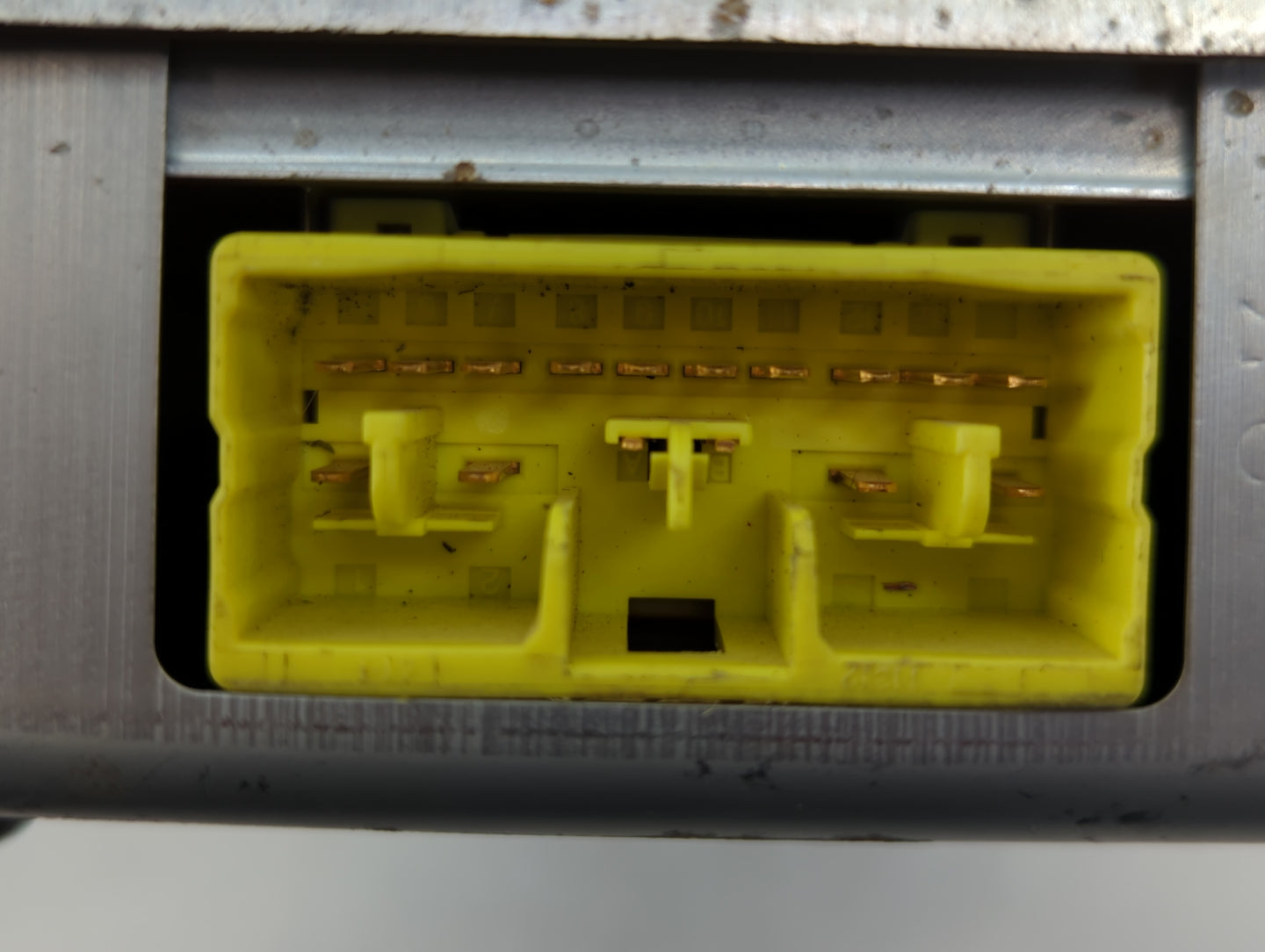 1995-1997 Toyota Avalon Chassis Control Module Ccm Bcm Body Control - Oemusedautoparts1.com
