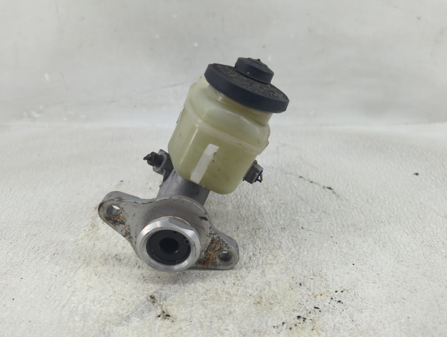 1995-2000 Toyota Camry Brake Master Cylinder 1290492 - Oemusedautoparts1.com