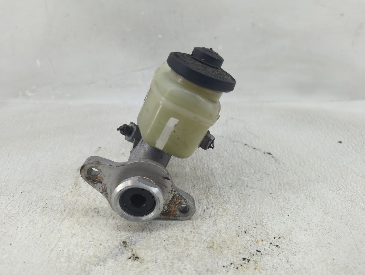 1995-2000 Toyota Camry Brake Master Cylinder 1290492 - Oemusedautoparts1.com